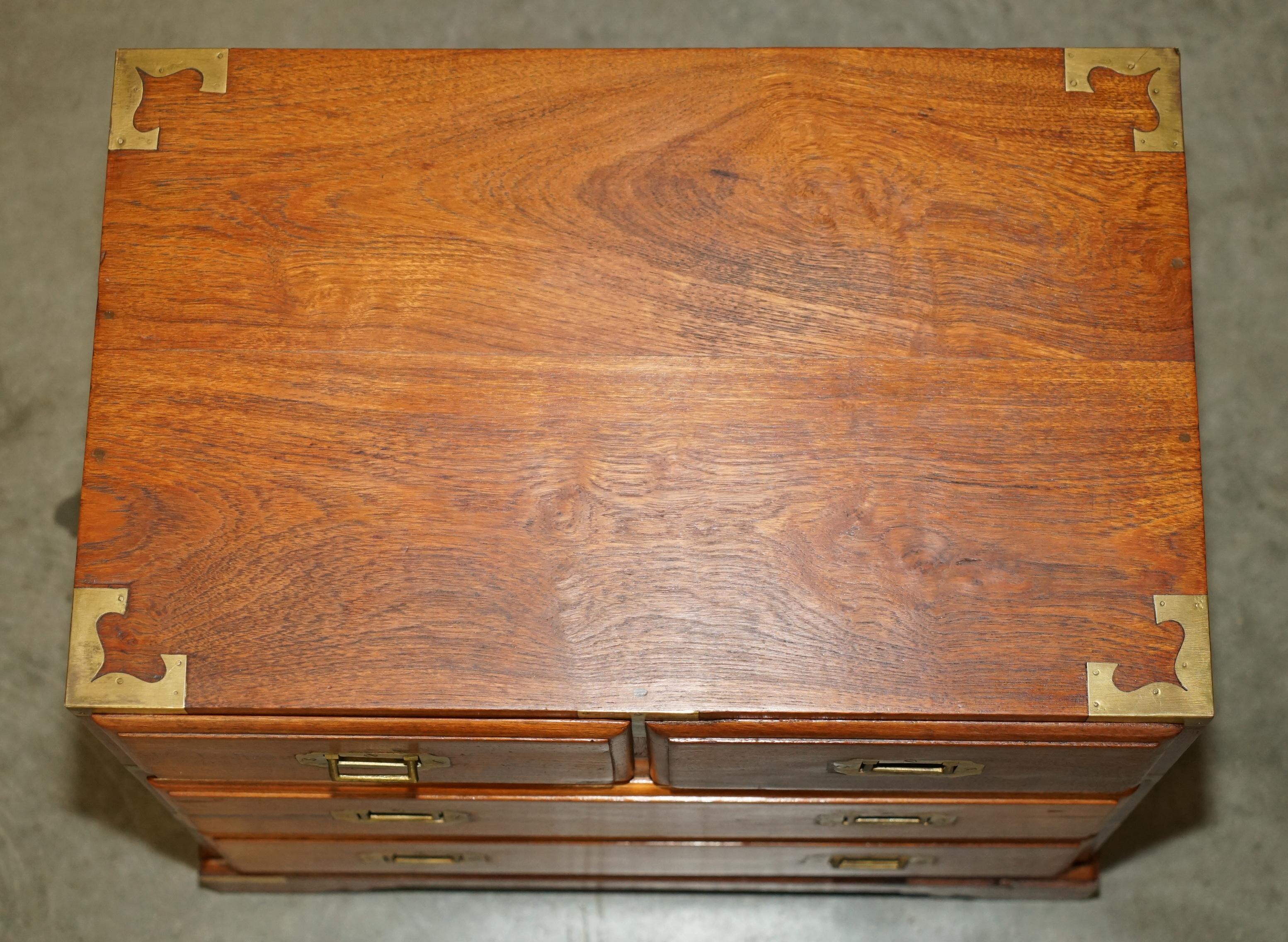 Mid-20th Century PAIR OF VINTAGE CAMPHOR WOOD MILITARY CAMPAIGN BEDSIDE TABLE NIGHTSTAND DRAWERs For Sale