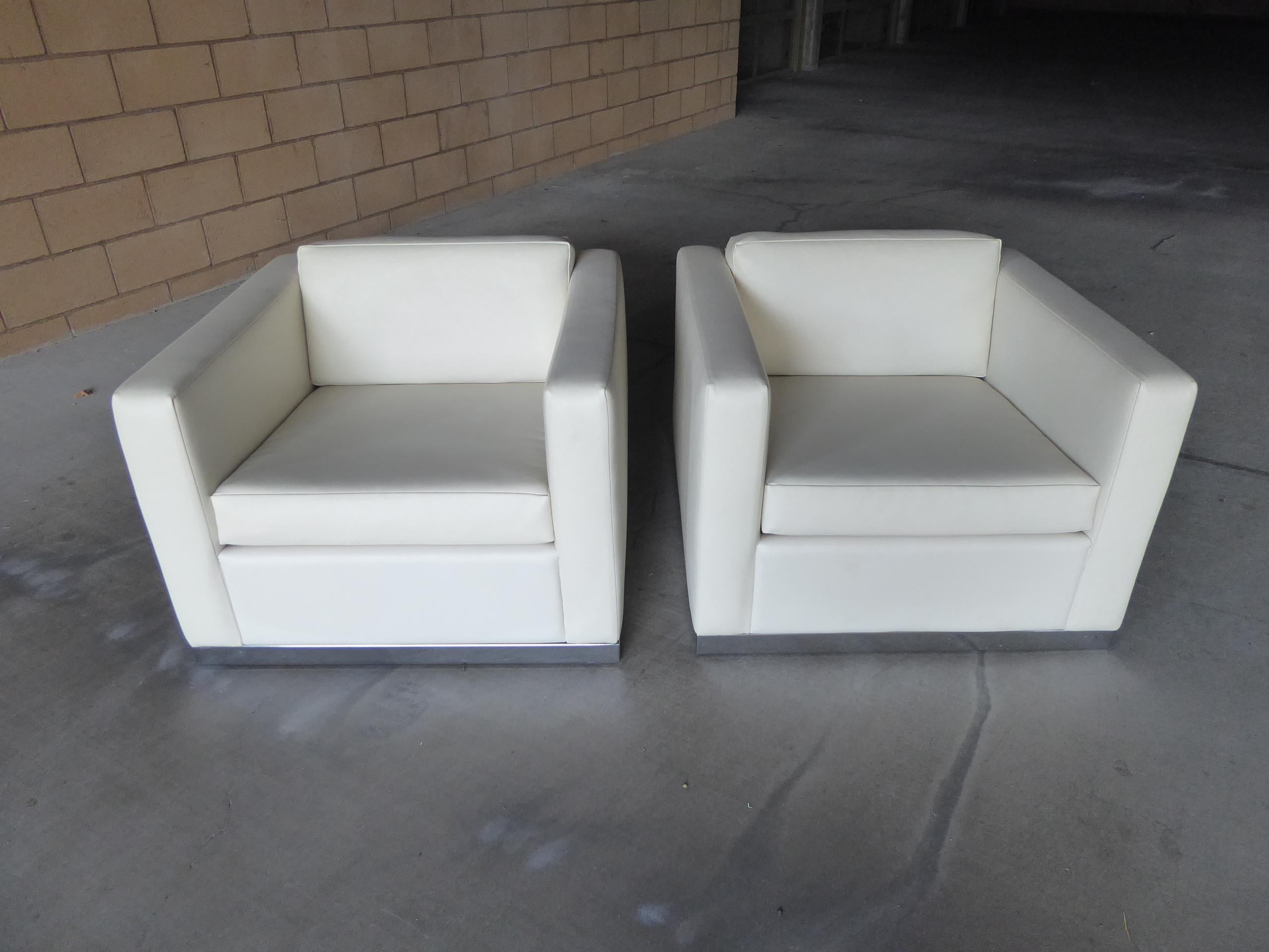 Mid-Century Modern Pair of Vintage Canadian Cube Chairs For Sale