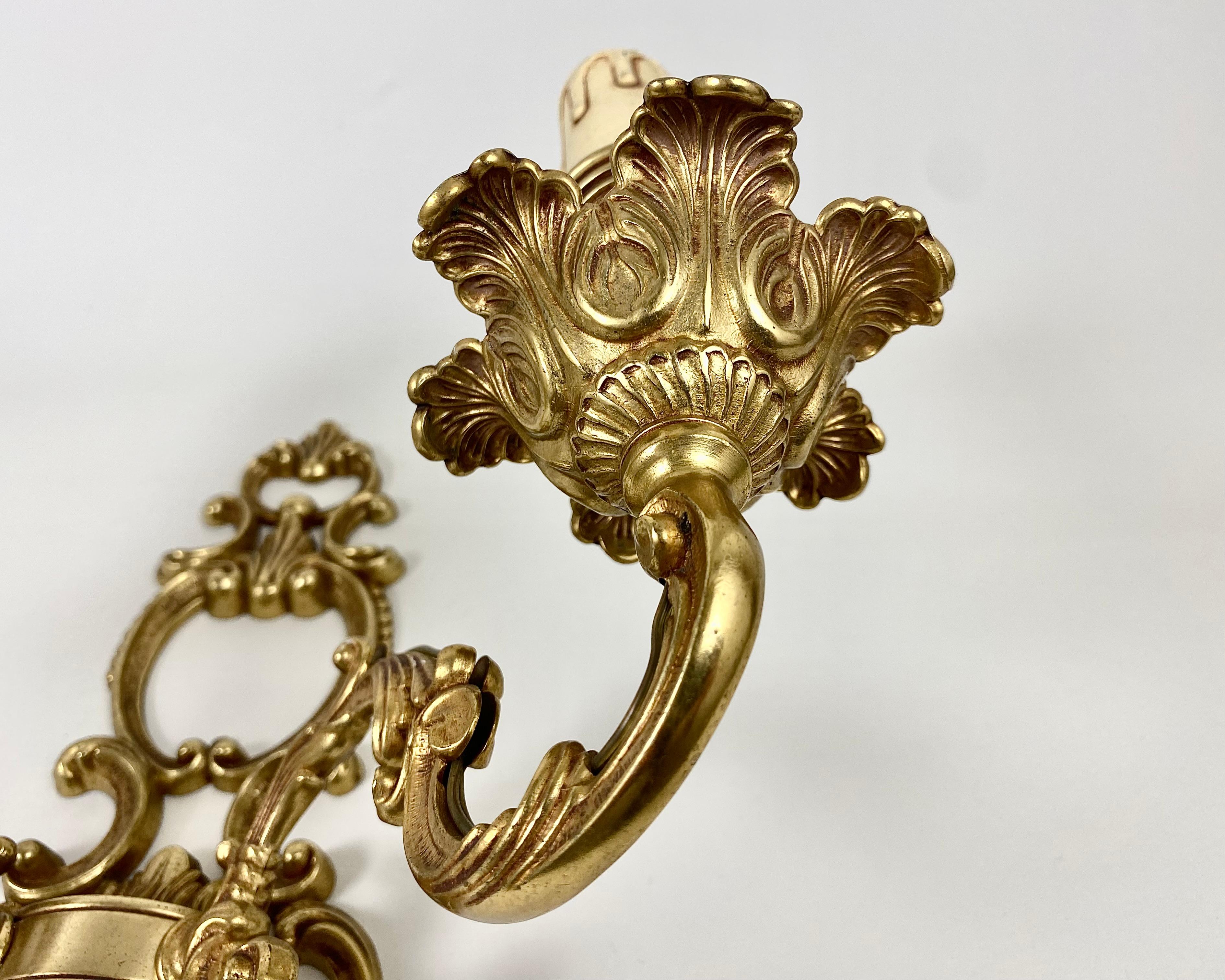 Paire d'appliques murales vintage en bronze doré, Belgique, 1960 Excellent état - En vente à Bastogne, BE