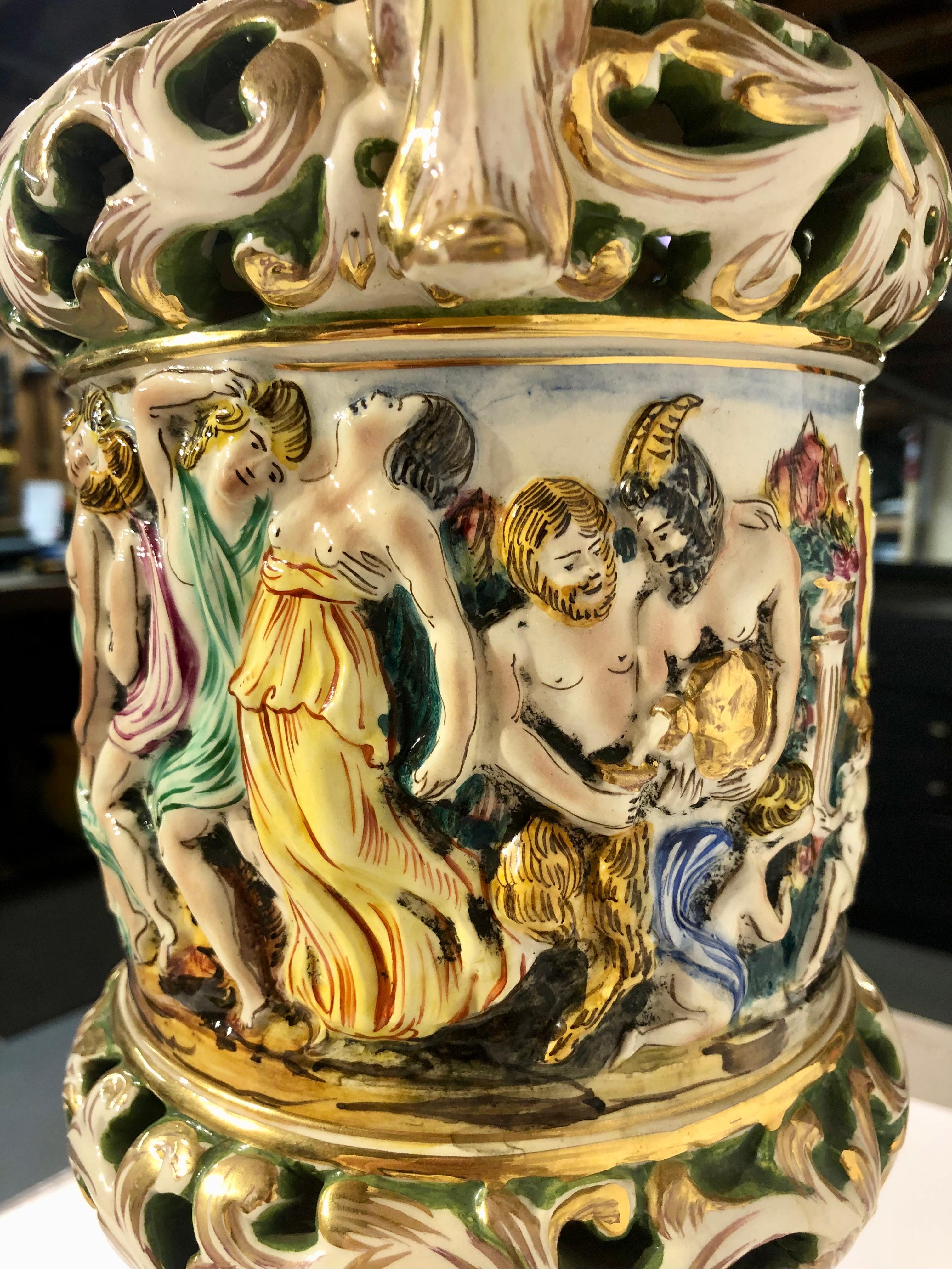 Pair of Vintage Capodimonte ceramic lamps with figurative bacchanal scene en Bueno estado para la venta en East Quogue, NY