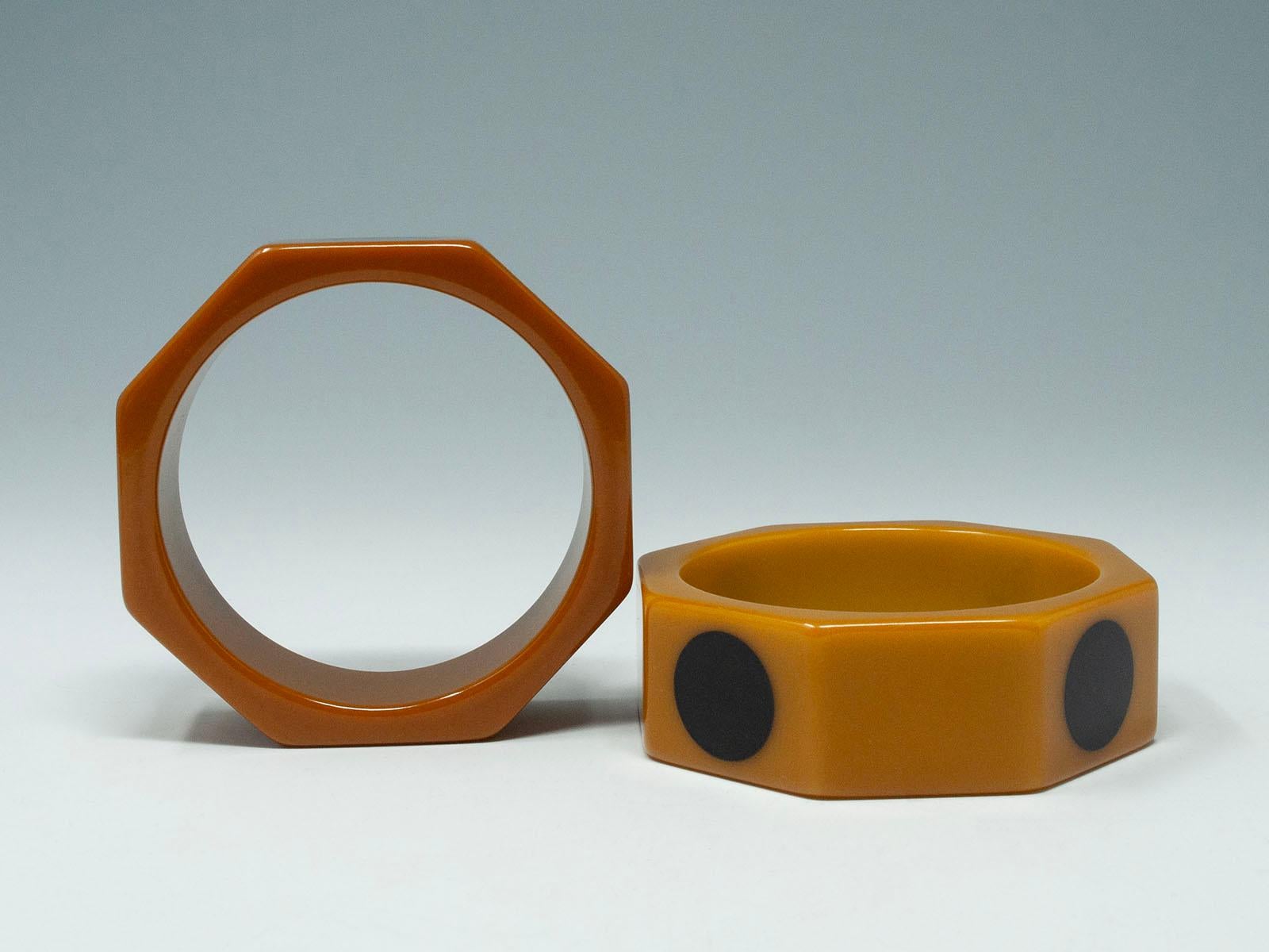 Women's Pair of Vintage Caramel with Black Dots Bakelite Hexagonal Bangles For Sale