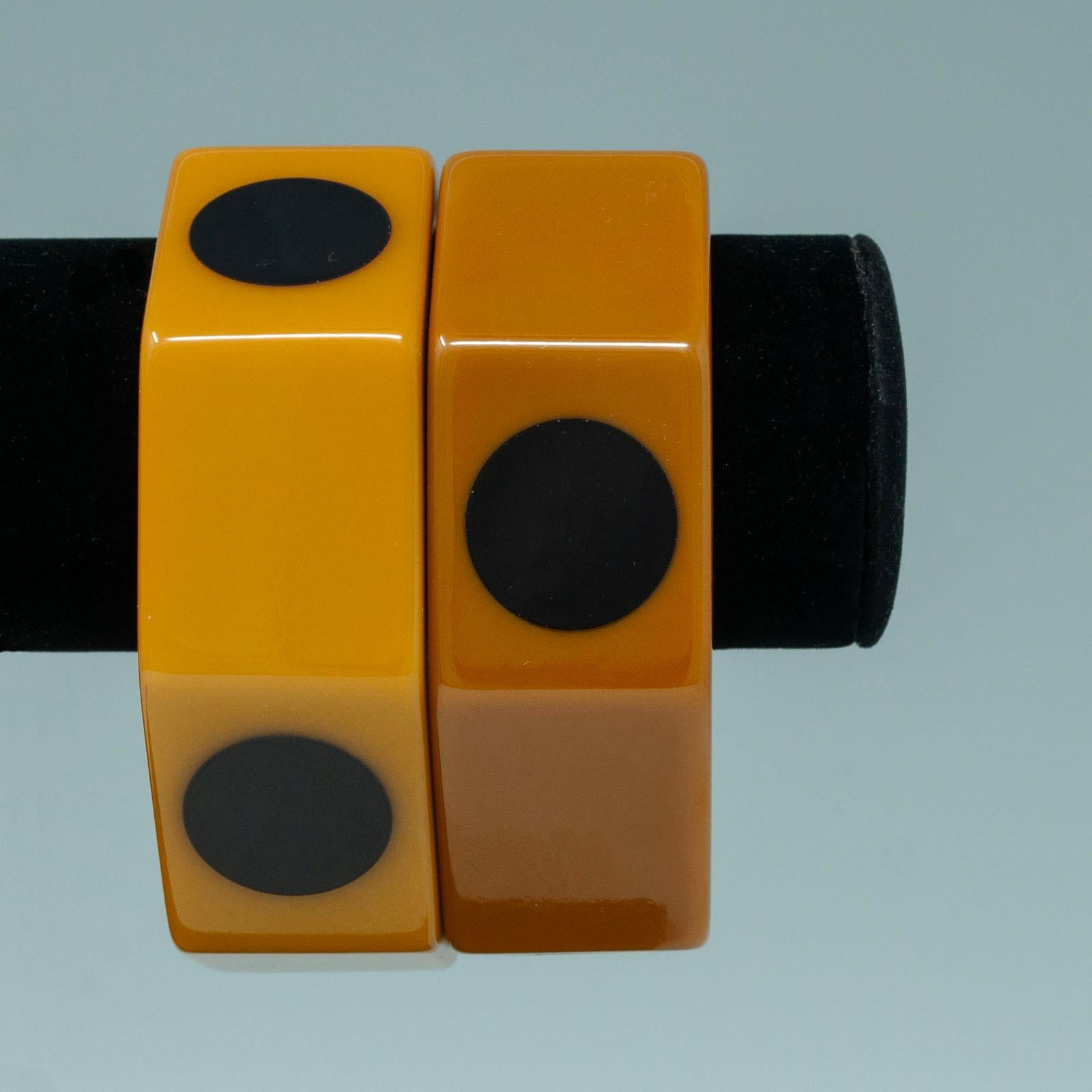 Pair of Vintage Caramel with Black Dots Bakelite Hexagonal Bangles For Sale 1