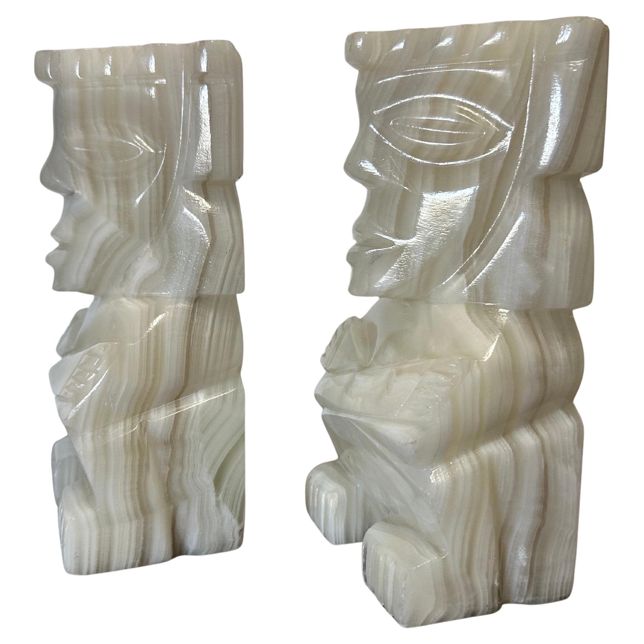 Paar Vintage geschnitzt Onyx Aztec / Maya Buchstützen (Mexikanisch) im Angebot