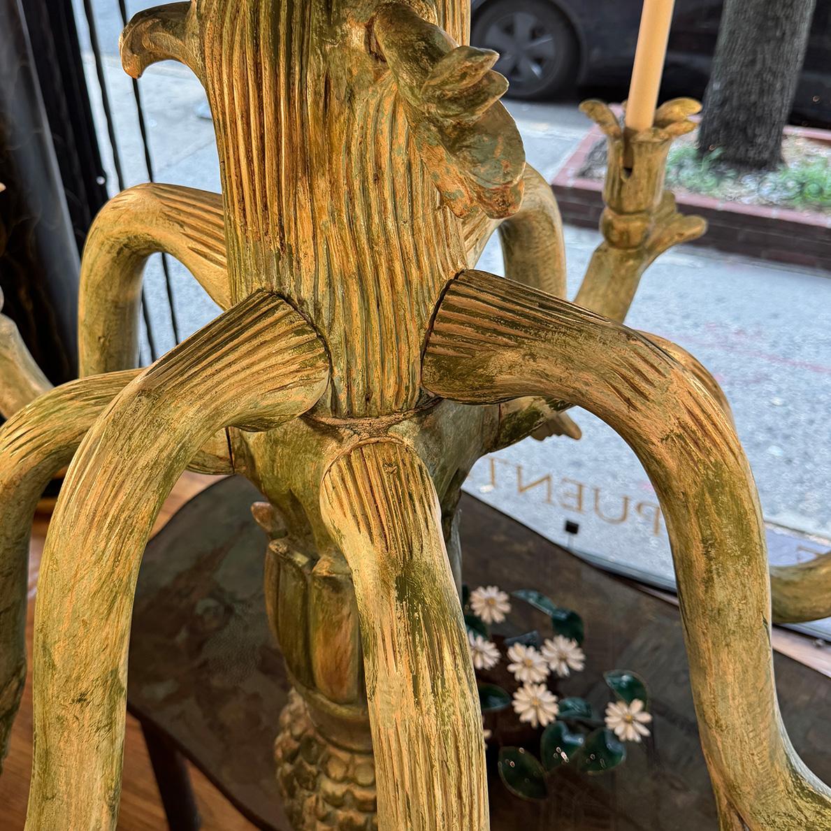 Paire de lustres vintage en bois sculpté, vendus individuellement en vente 5