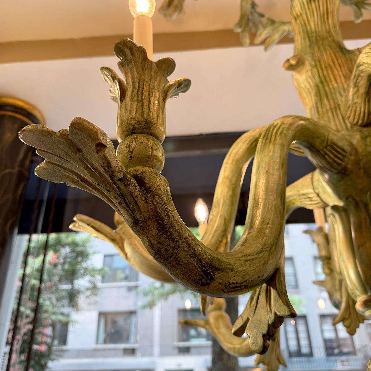 Français Paire de lustres vintage en bois sculpté, vendus individuellement en vente