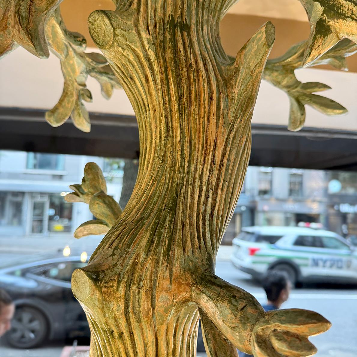 Bois Paire de lustres vintage en bois sculpté, vendus individuellement en vente