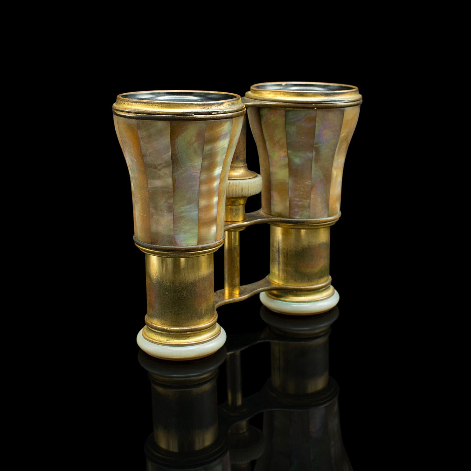 This is a pair of vintage cased opera glasses. A French, brass and Mother of Pearl Galilean binocular, dating to the mid 20th century, circa 1950.

Charming optical set, ideal for the theatre or event
Displaying a desirable aged patina and in good