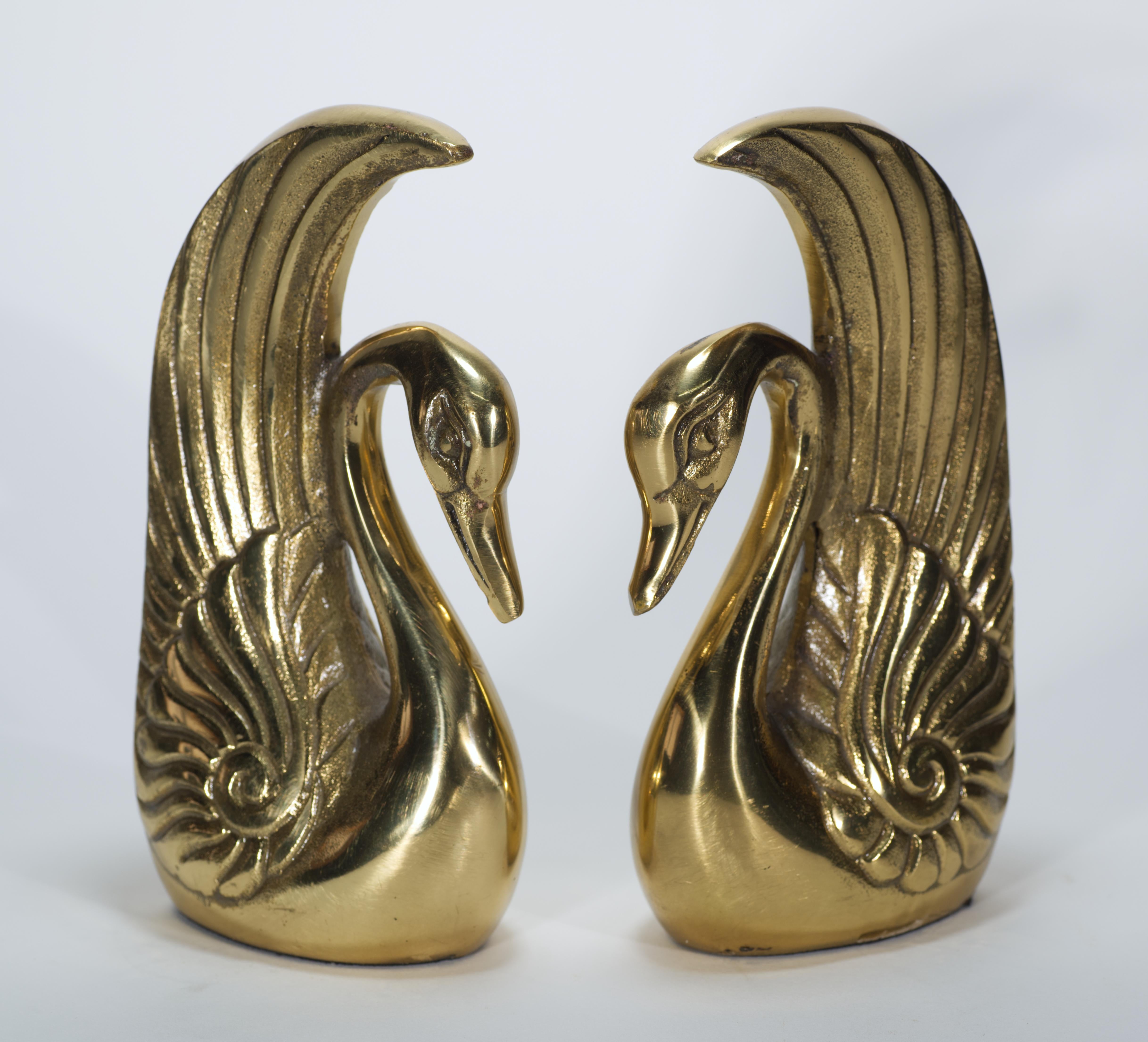 Hollywood Regency Pair of Vintage Cast Brass Swan Bookends, Art Deco Style For Sale