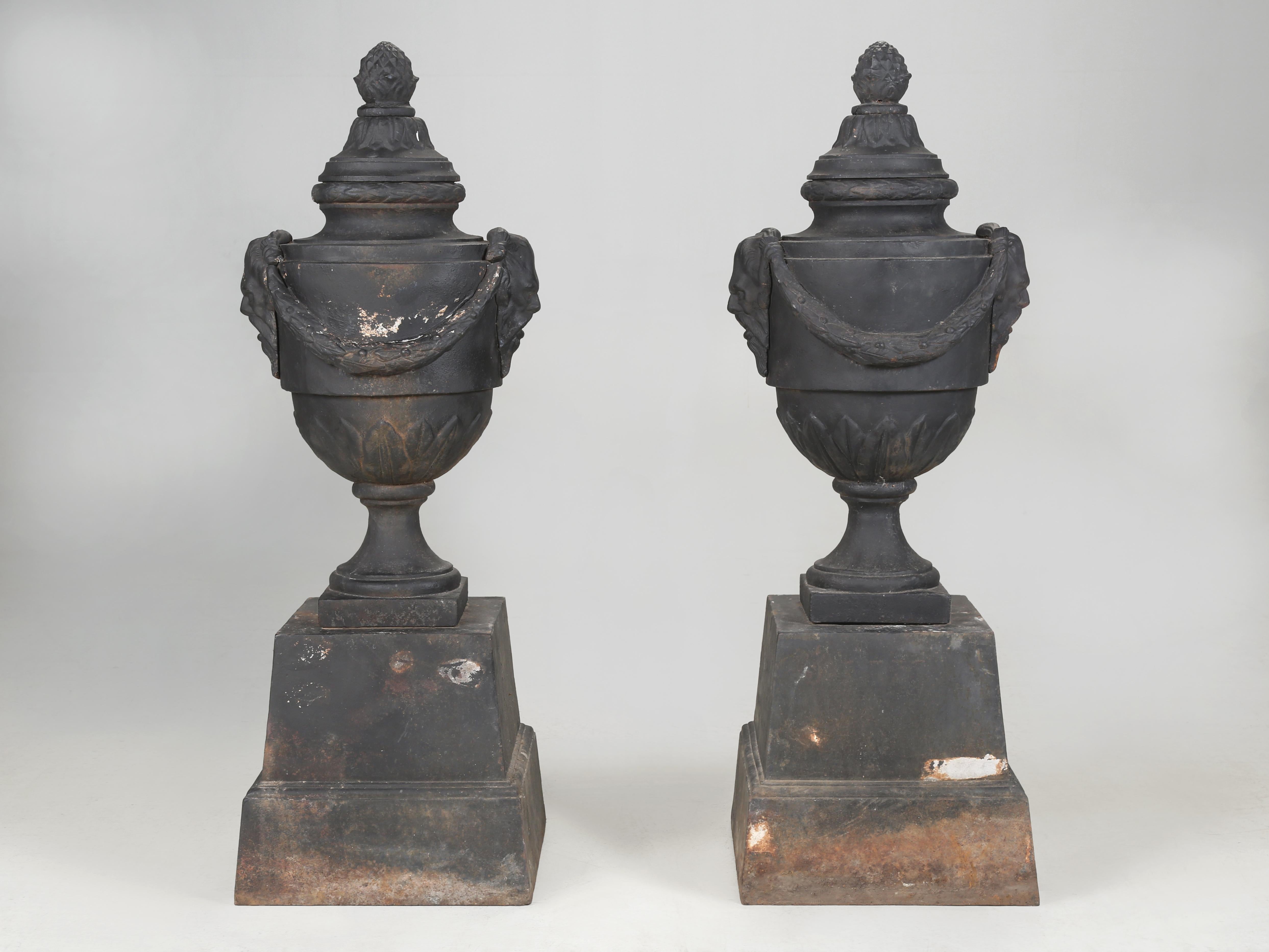 Pair of vintage Cast Iron Neoclassical Urns Matching Cast Iron Plinths c1900's In Good Condition For Sale In Chicago, IL
