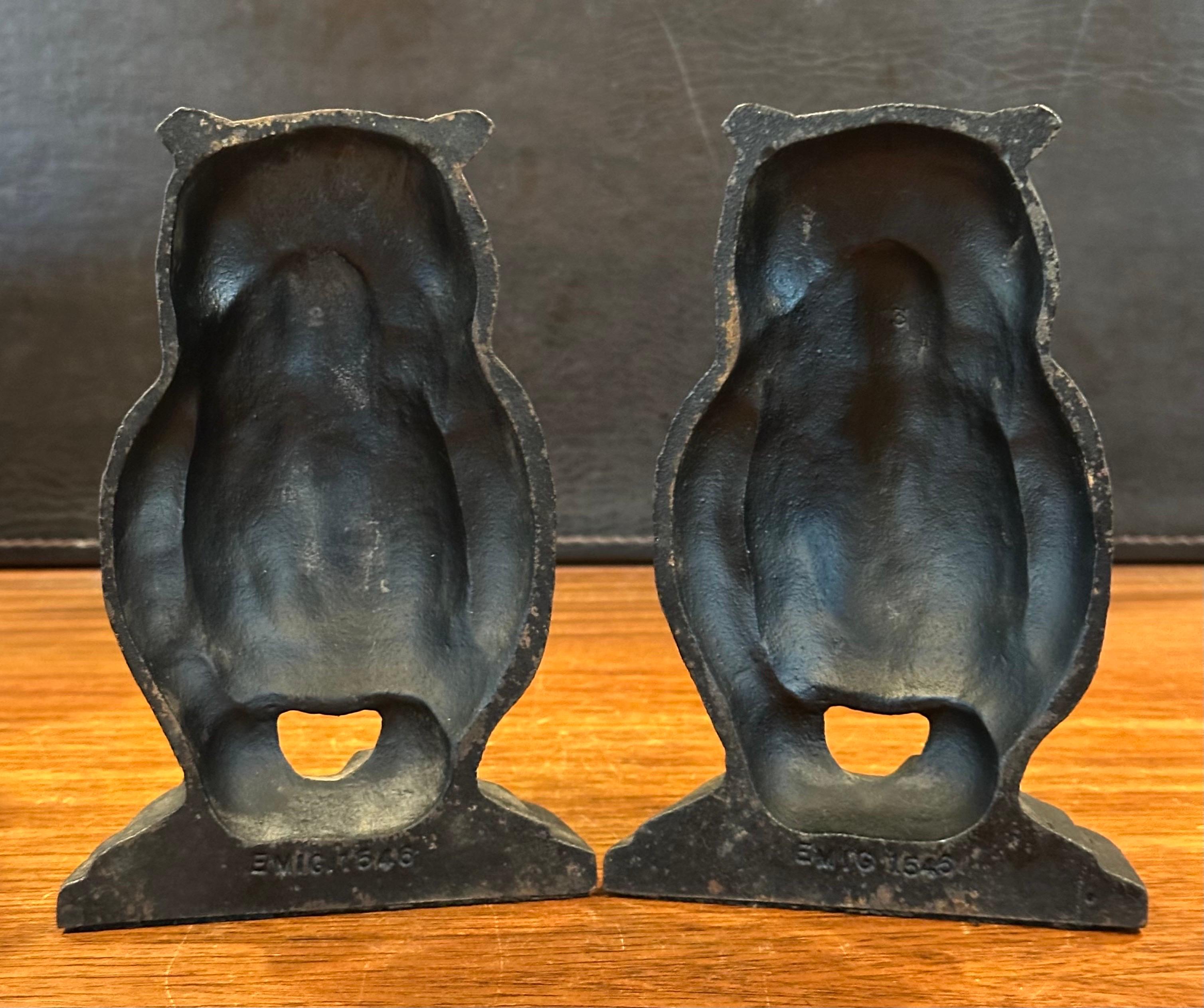 Coppia di fermalibri gufo in ghisa vintage in vendita 2