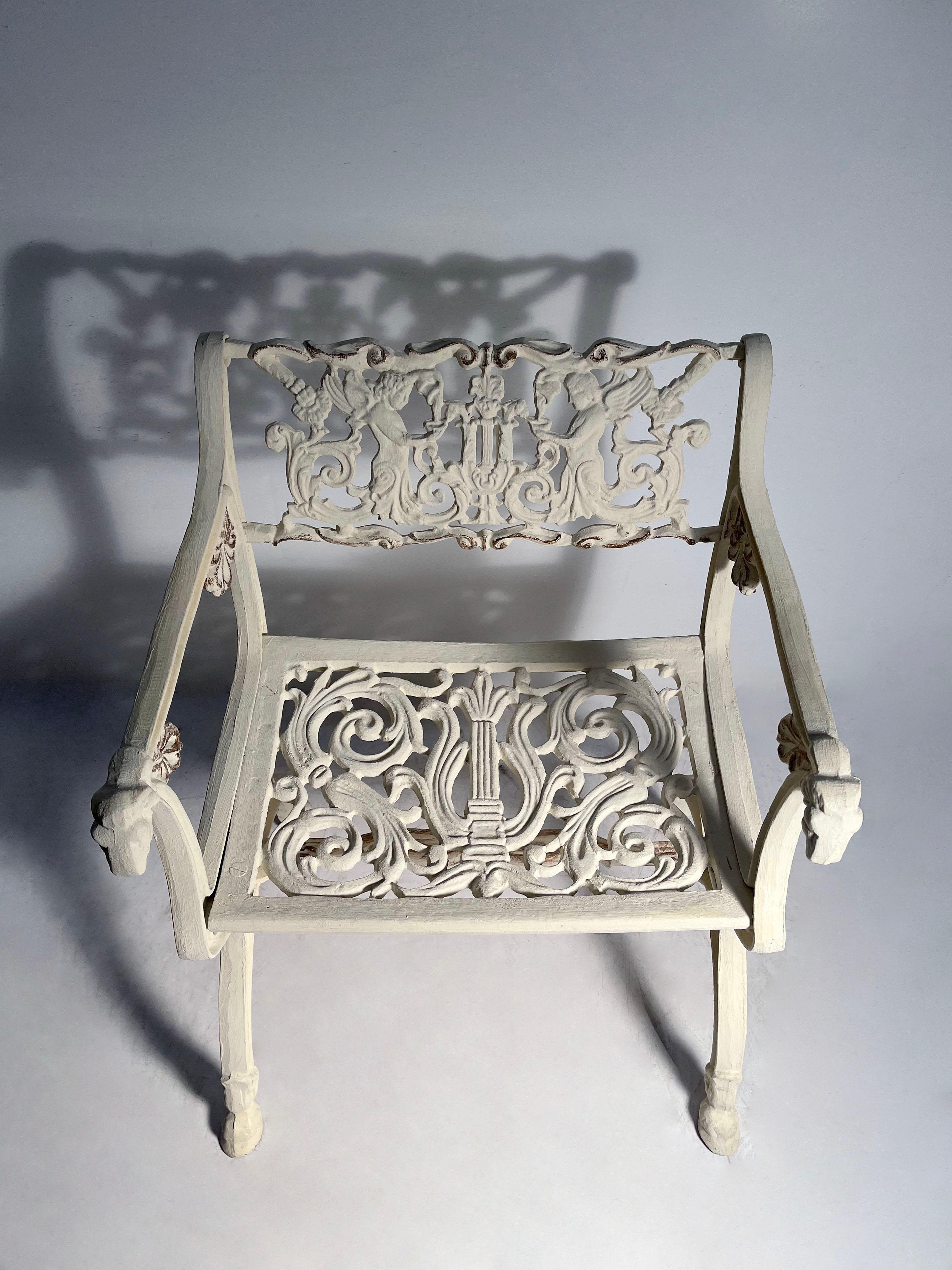 Ein Paar Vintage-Stühle aus Metallguss von Karl Freidrich Schinkel im Zustand „Gut“ im Angebot in Chicago, IL