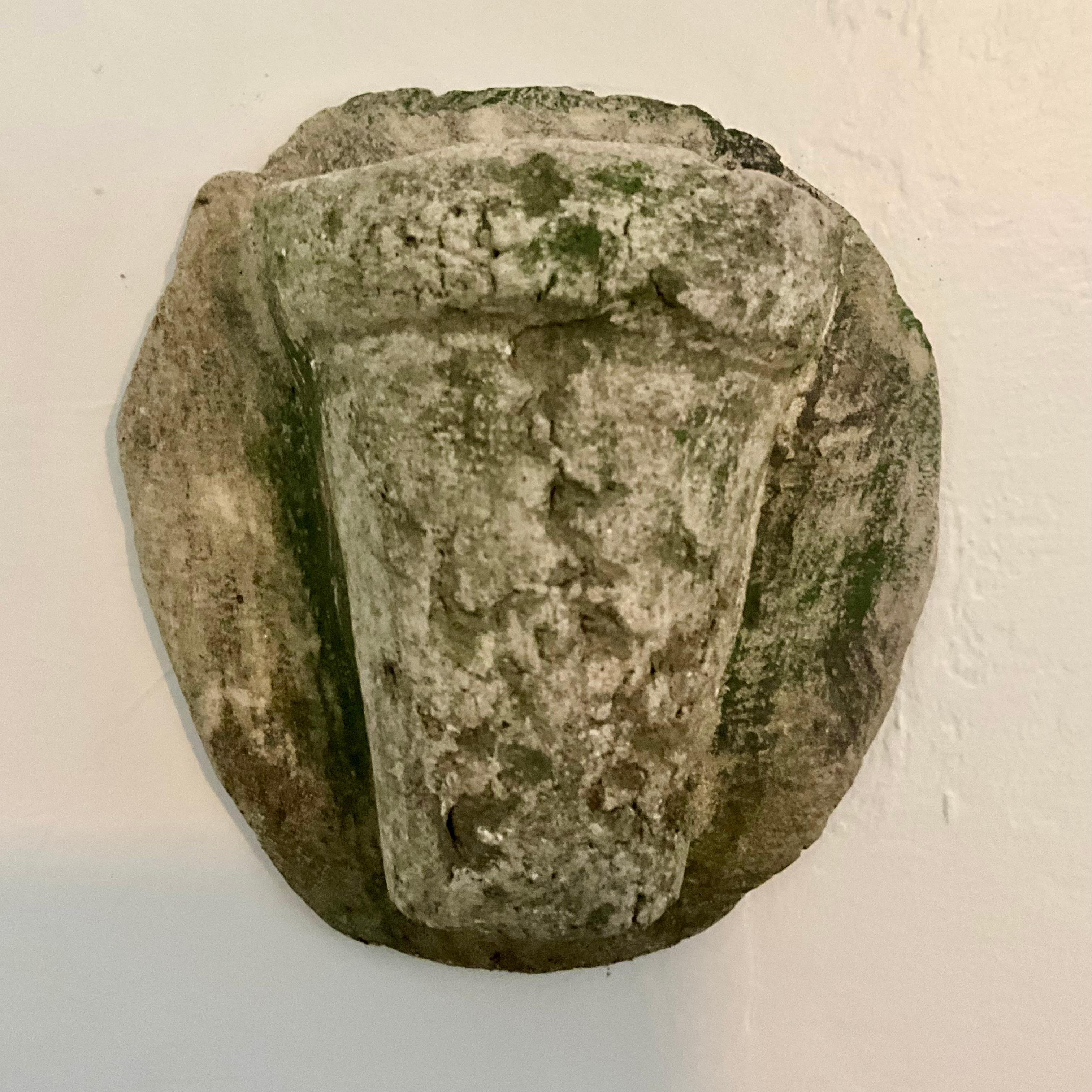 Coppia di fioriere da parete in pietra fusa d'epoca, stile Coral Rock, proprietà della Florida In condizioni buone in vendita a West Palm Beach, US