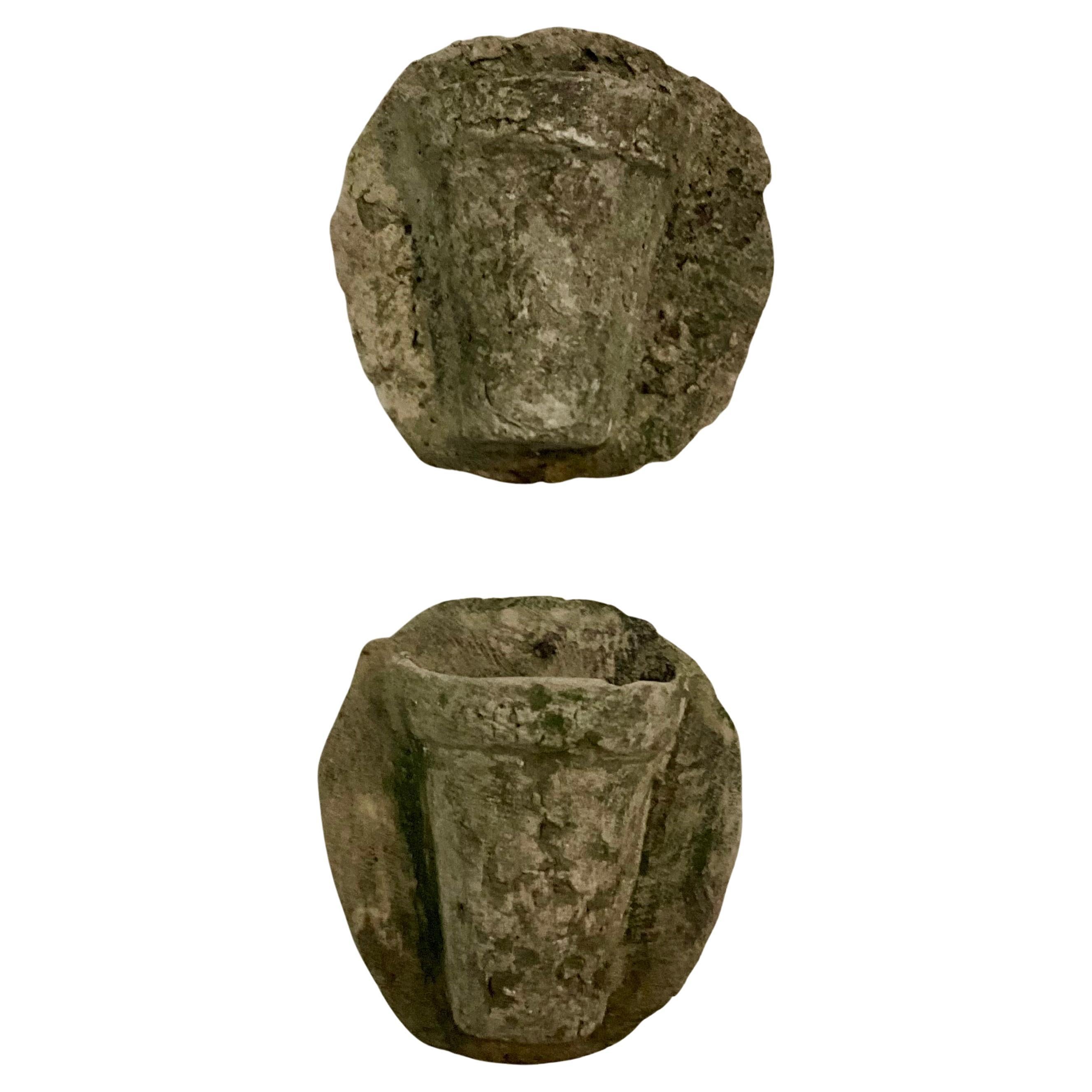 Coppia di fioriere da parete in pietra fusa d'epoca, stile Coral Rock, proprietà della Florida