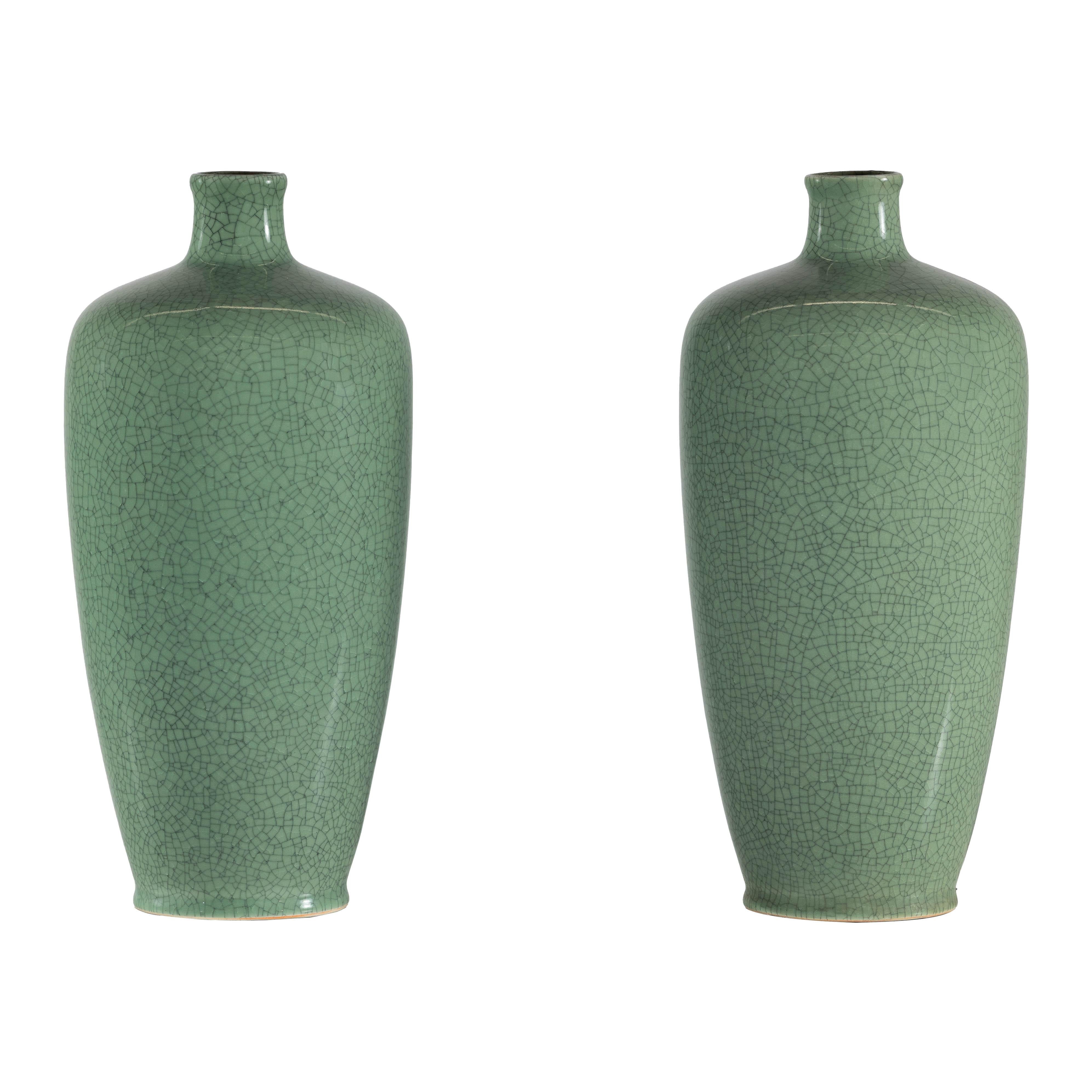 Coppia di vasi in porcellana celadon d'epoca con elegante smalto screziato in vendita 10