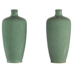 Paire de vases vintage en porcelaine céladon à glaçure élégante craquelée