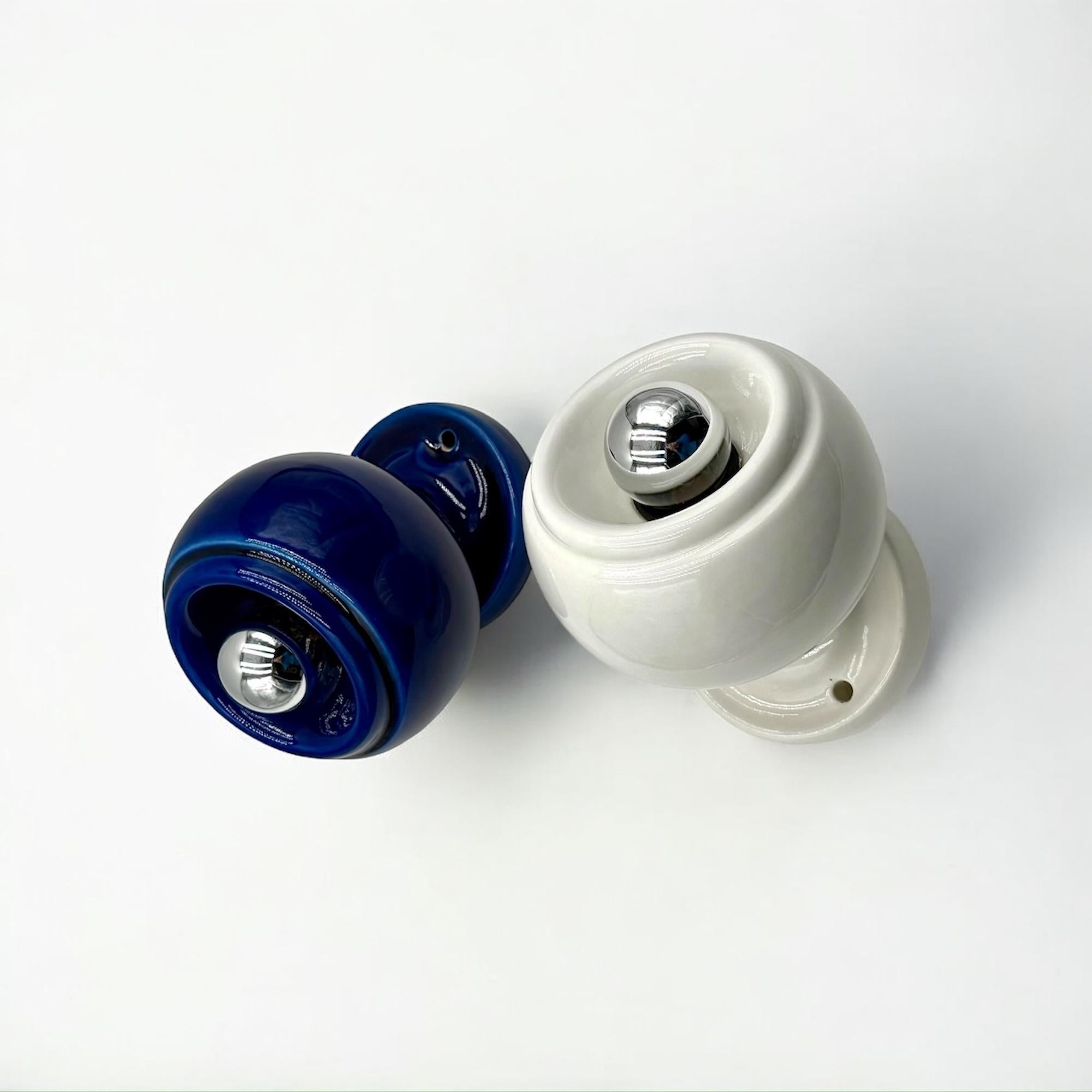 Pair of Vintage Ceramic Lamps in White & Blue - MCM Design Italian Lighting For Sale 5