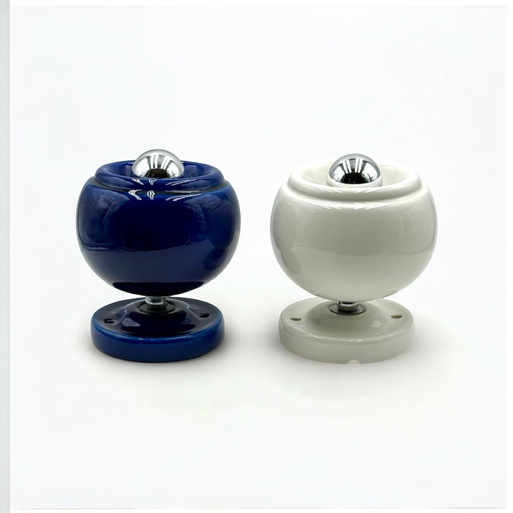 Pair of Vintage Ceramic Lamps in White & Blue - MCM Design Italian Lighting For Sale 6