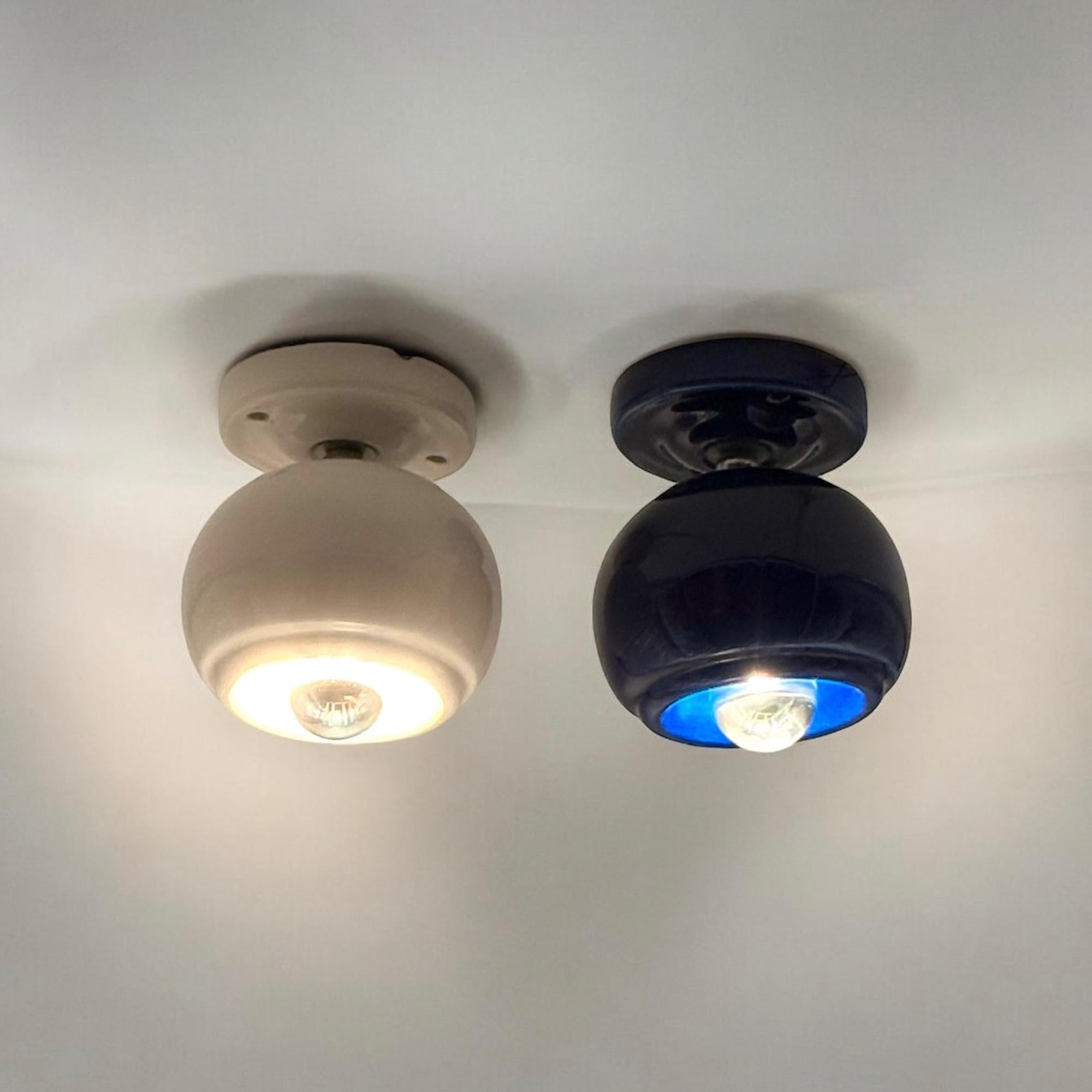 Mid-Century Modern Pair of Vintage Ceramic Lamps in White & Blue - MCM Design Italian Lighting For Sale
