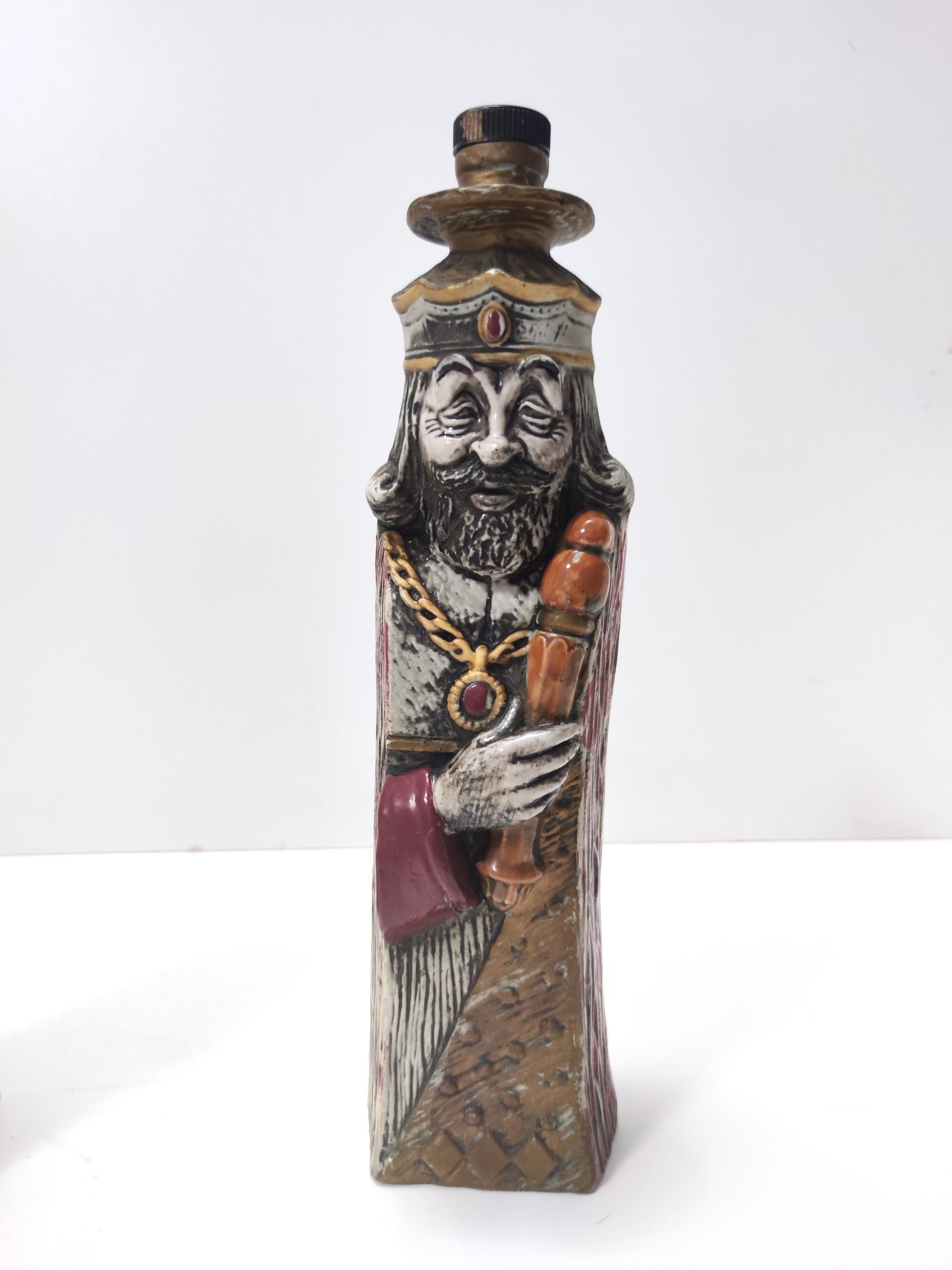 Pair of Vintage Ceramic Liquor Bottles Representing a King and a Queen, Italy For Sale 4