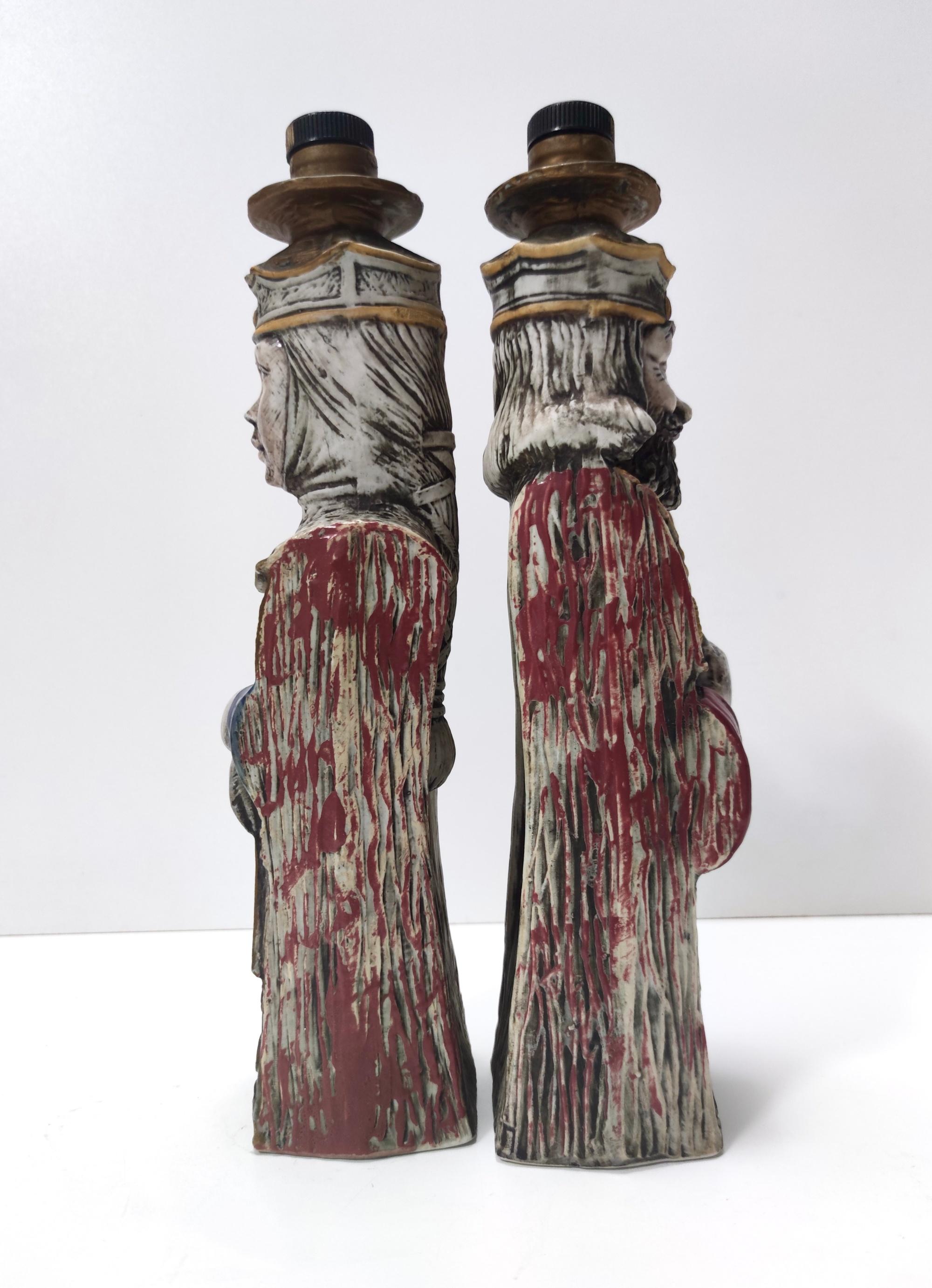 Paar Vintage-Keramik-Likörflaschen, Darstellung eines Königs und einer Königin, Italien im Angebot 6