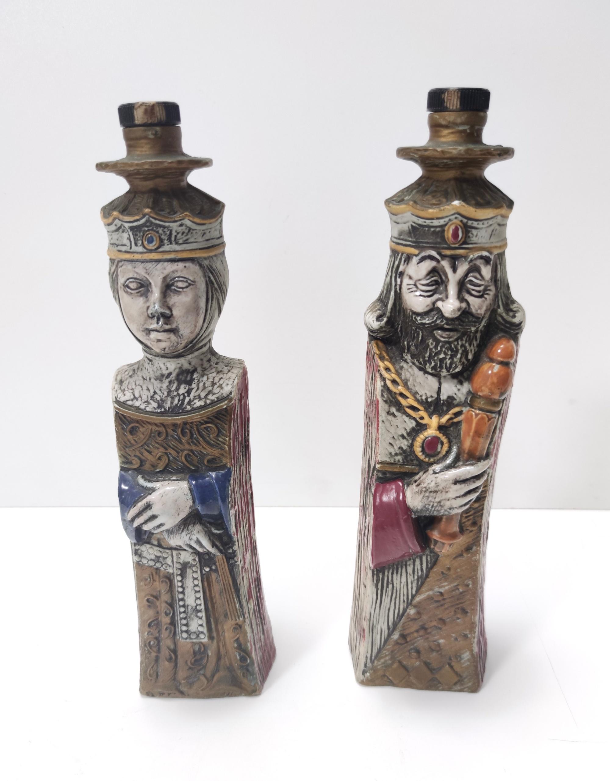 Paar Vintage-Keramik-Likörflaschen, Darstellung eines Königs und einer Königin, Italien (Italienisch) im Angebot