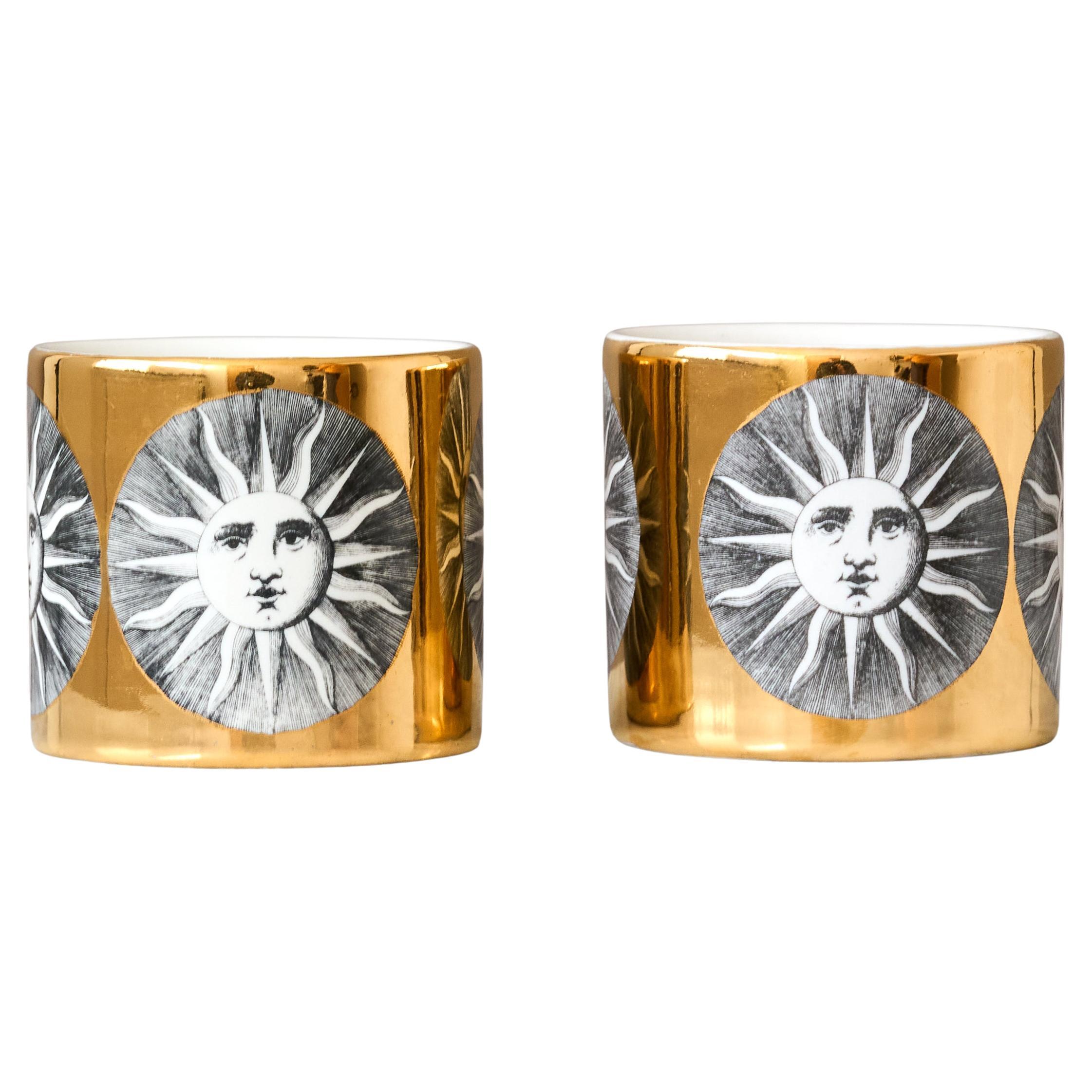 Paire de coupes et de pots en céramique dorée 'I+I' de Piero Fornasetti. Italie années 1950.