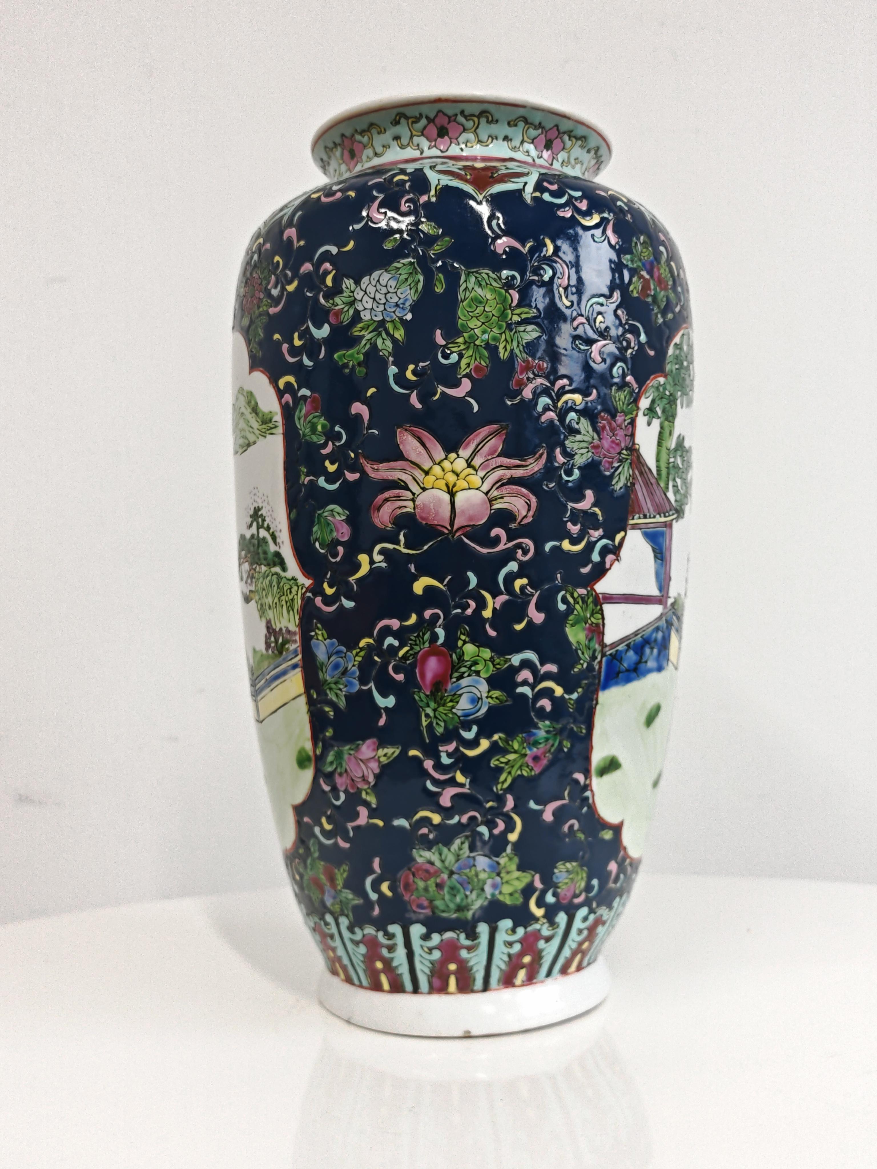 Paire de vases Vintage Cermaic Famille Rose, China 1930s en vente 2