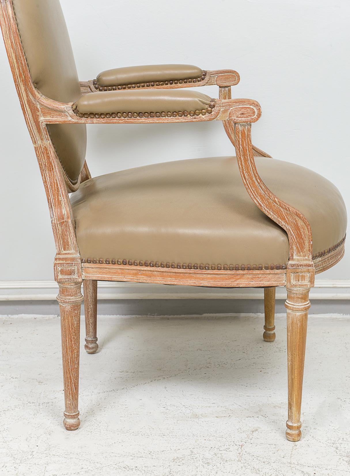 Paar Vintage Cerused Oak  Sessel im neoklassischen Stil im Angebot 1