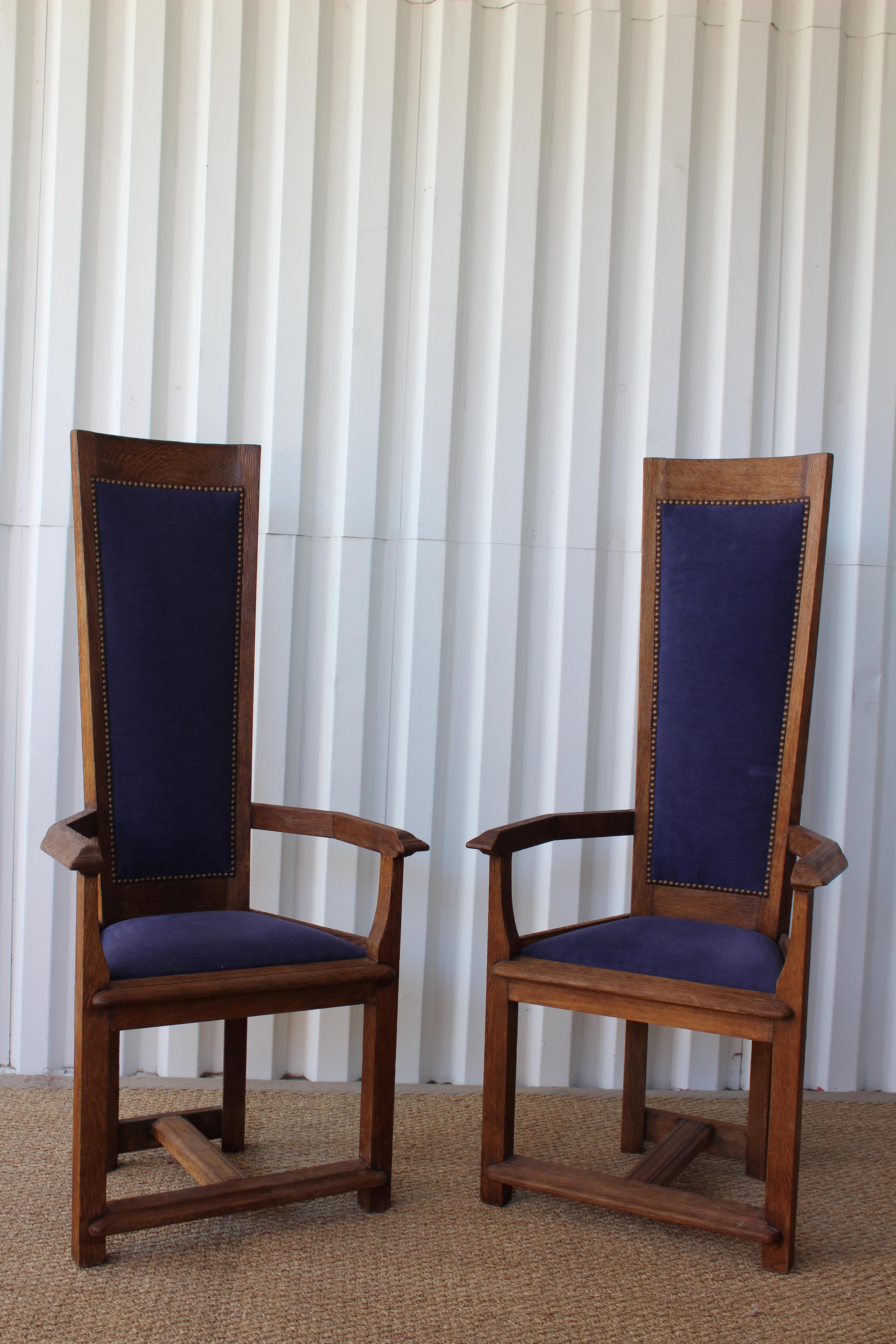 Pair of Vintage Gauged Oak Hall Chairs, France, 1940s In Excellent Condition In Los Angeles, CA