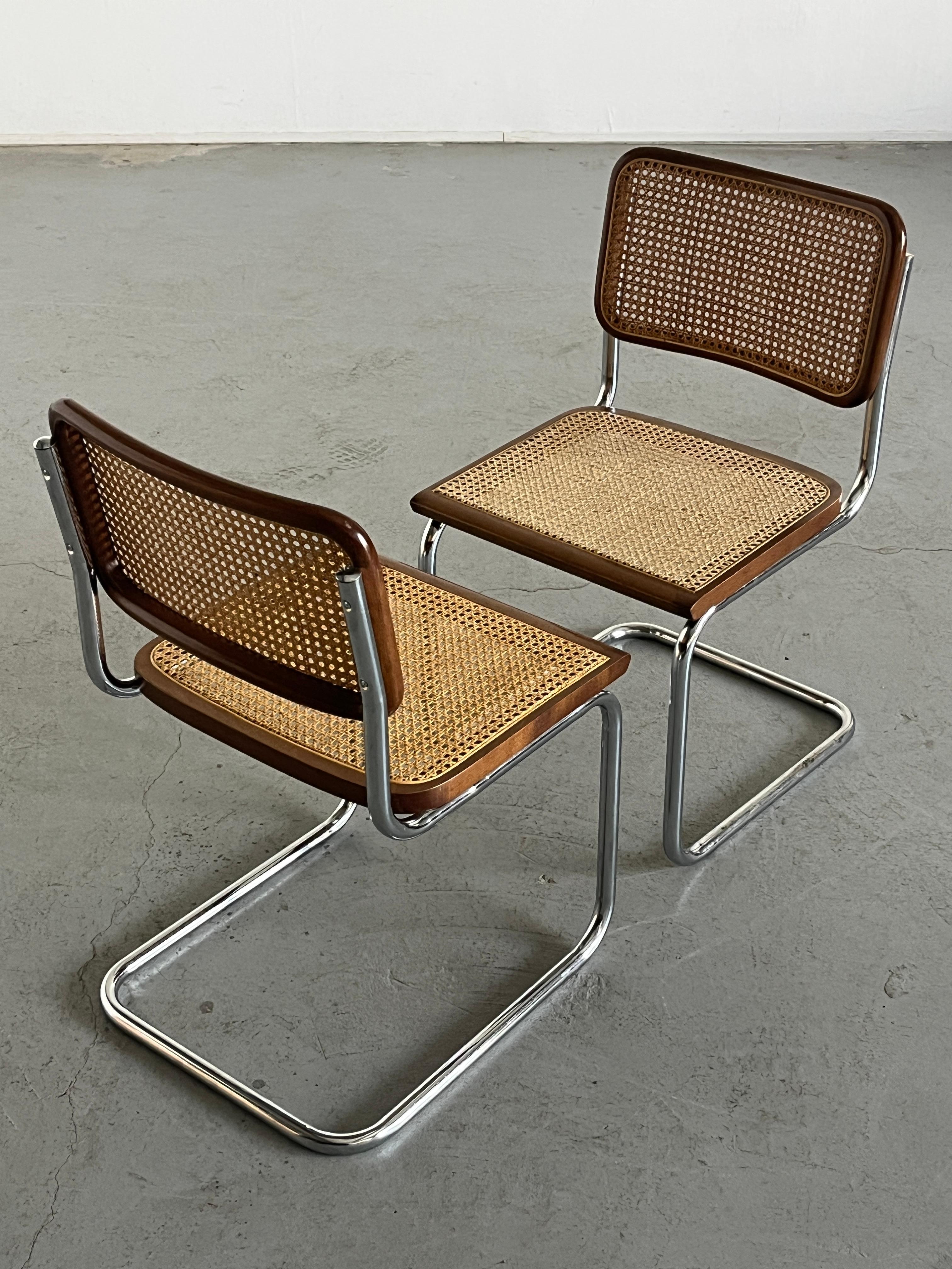 Italiano Coppia di sedie a sbalzo d'epoca Cesca in Wood marrone, anni '70 in vendita