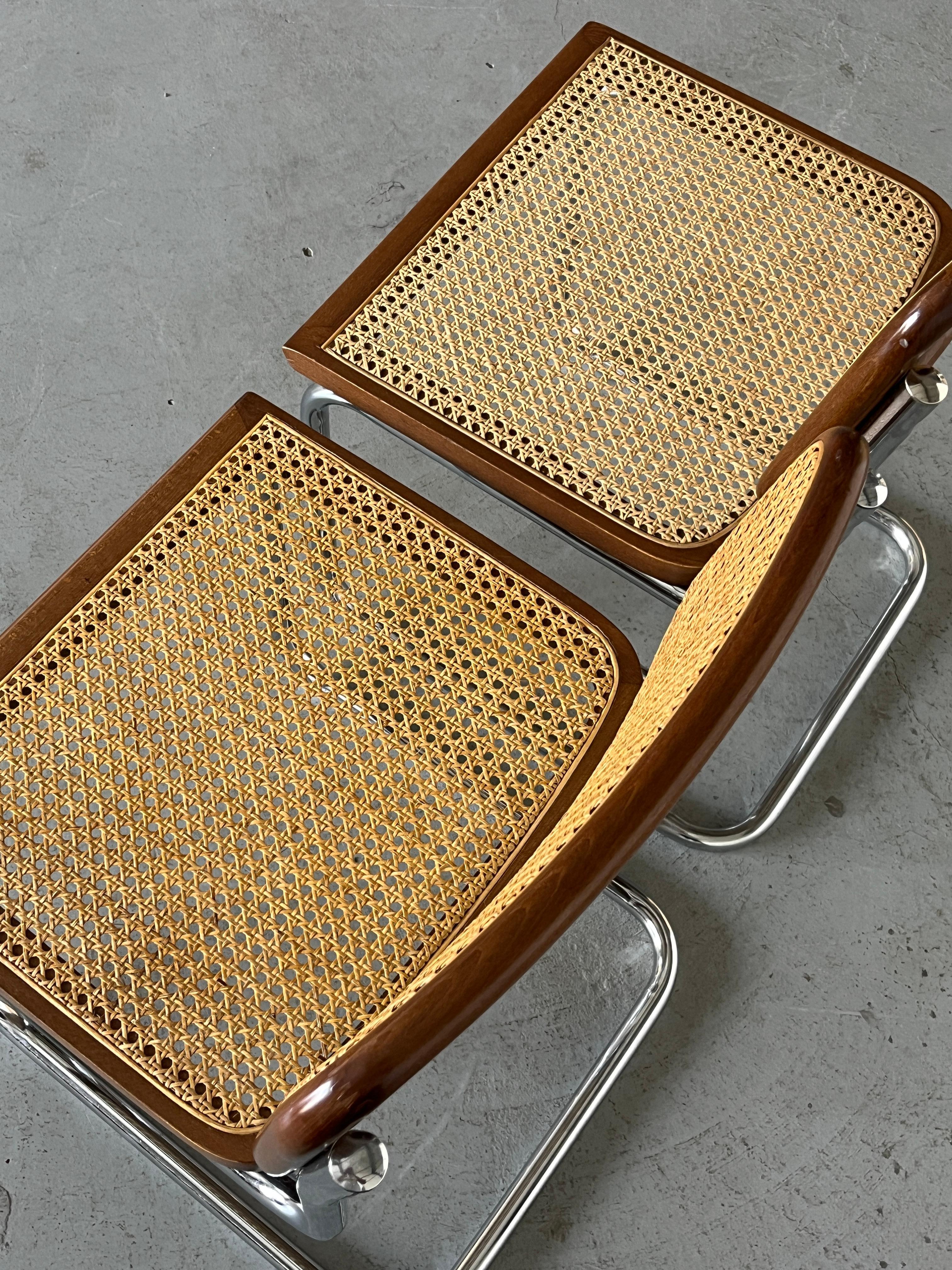 Coppia di sedie a sbalzo d'epoca Cesca in Wood marrone, anni '70 in vendita 2