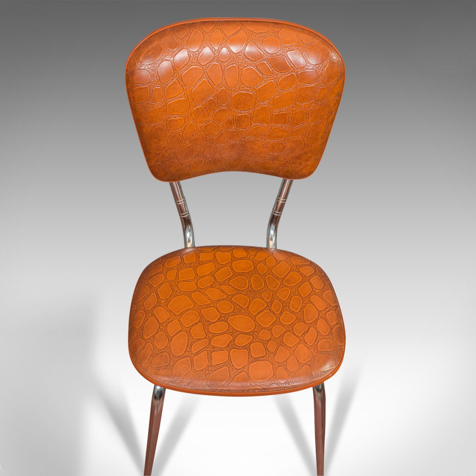 Paar Vintage Stühle:: Französisch:: Faux Krokodil Polsterung:: Schreibtisch:: Frühstücksstuhl (Kunstleder) im Angebot