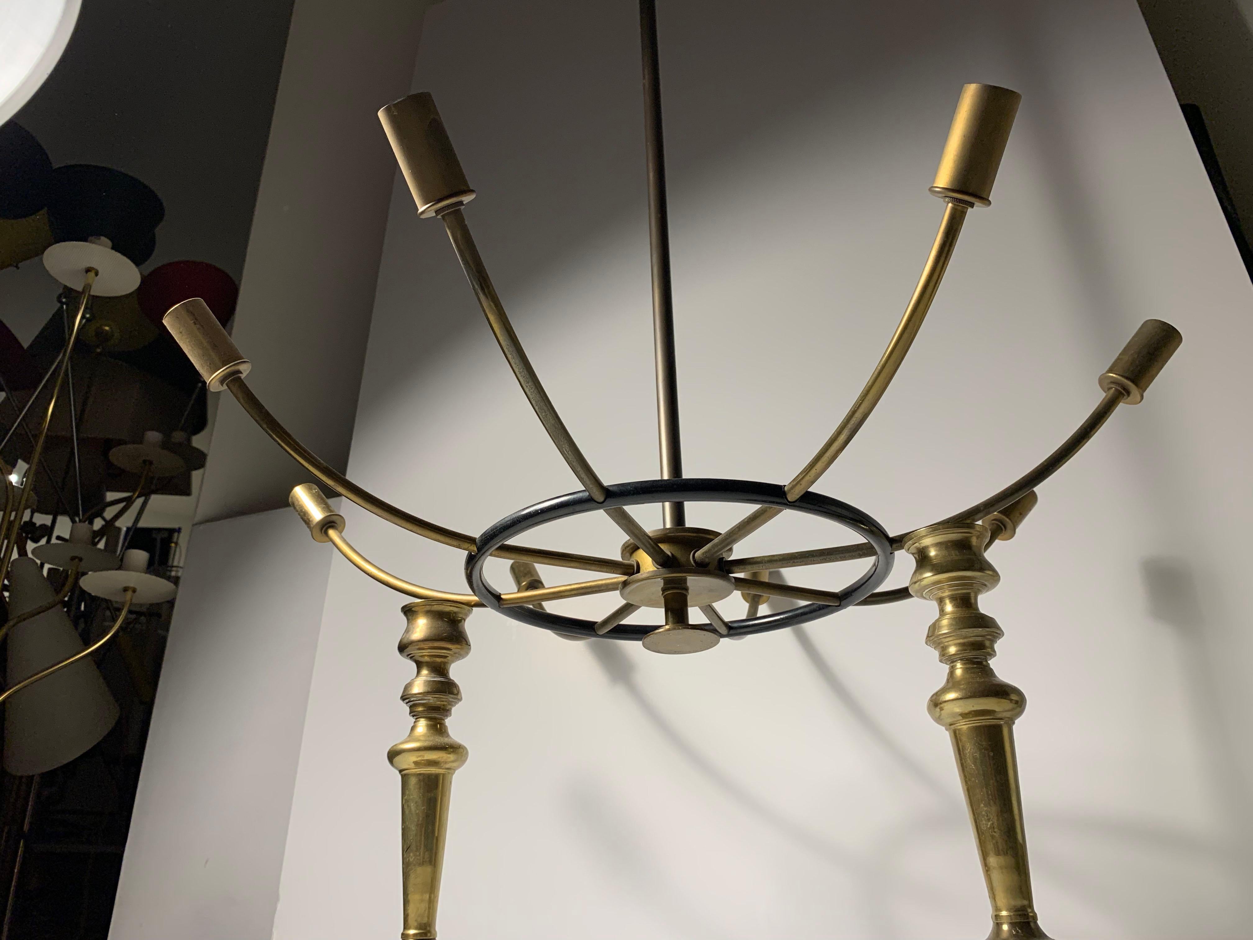 Pair of Vintage Modern Elegant Chandelier Lamps In Good Condition For Sale In Chicago, IL
