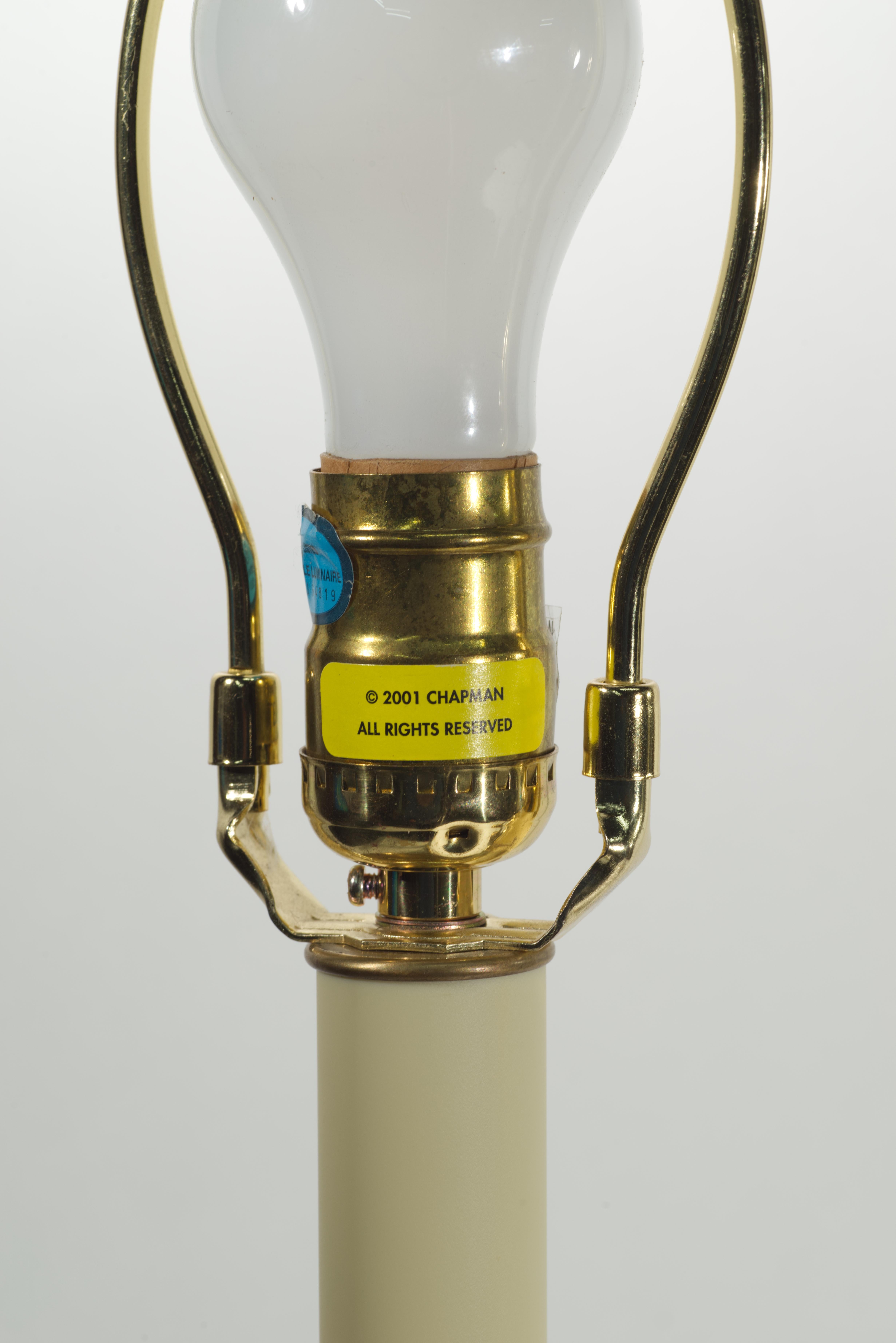 Coppia di lampade da tavolo Chapman d'epoca in ottone con portacandele Barley Twist in vendita 1