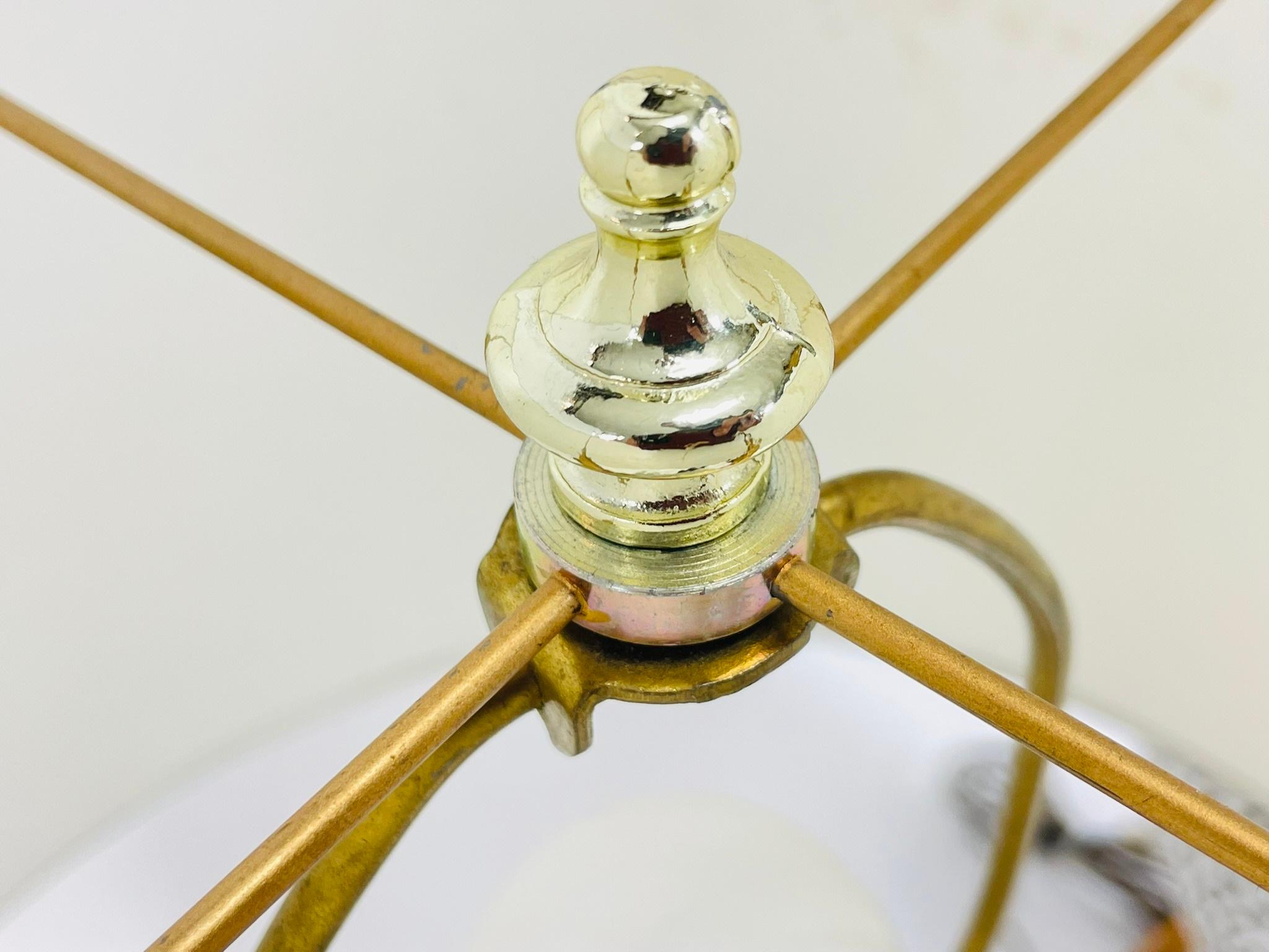Coppia di lampade da tavolo in porcellana reticolata Blanc De Chine con fiori di ciliegio d'epoca in vendita 12