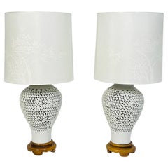 Paar Vintage Kirschblütenblatt Blanc De Chine Reticulated Porzellan-Tischlampen, Vintage