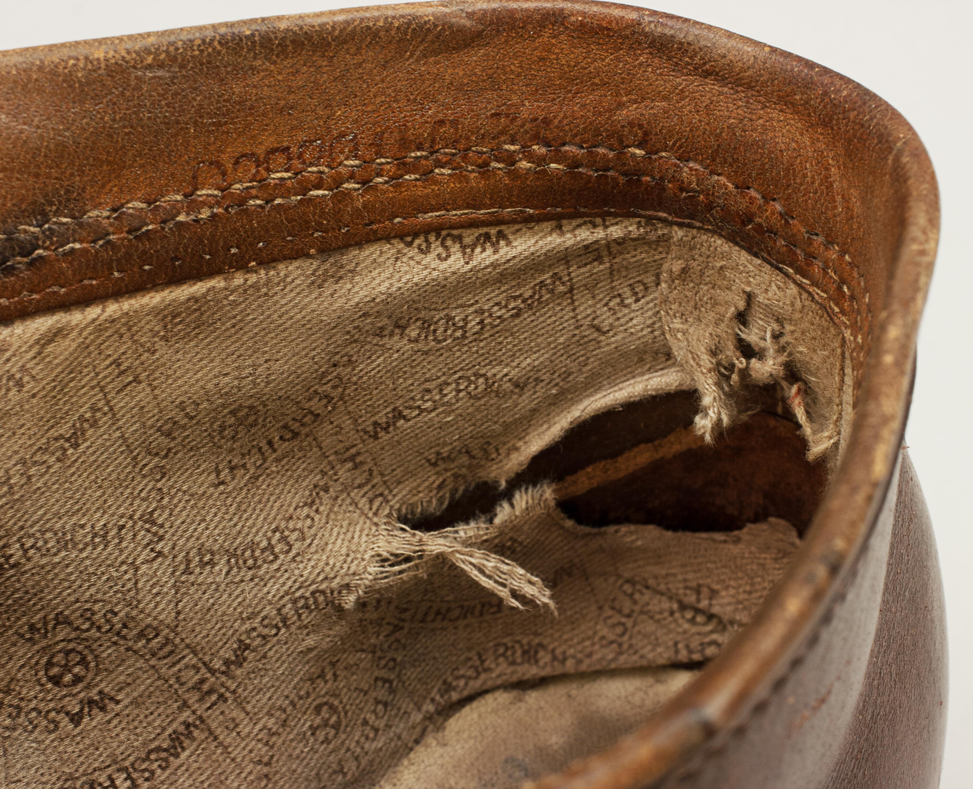 Pair of Vintage Children's Ski Boots in Leather, Wasserdicht For Sale 3