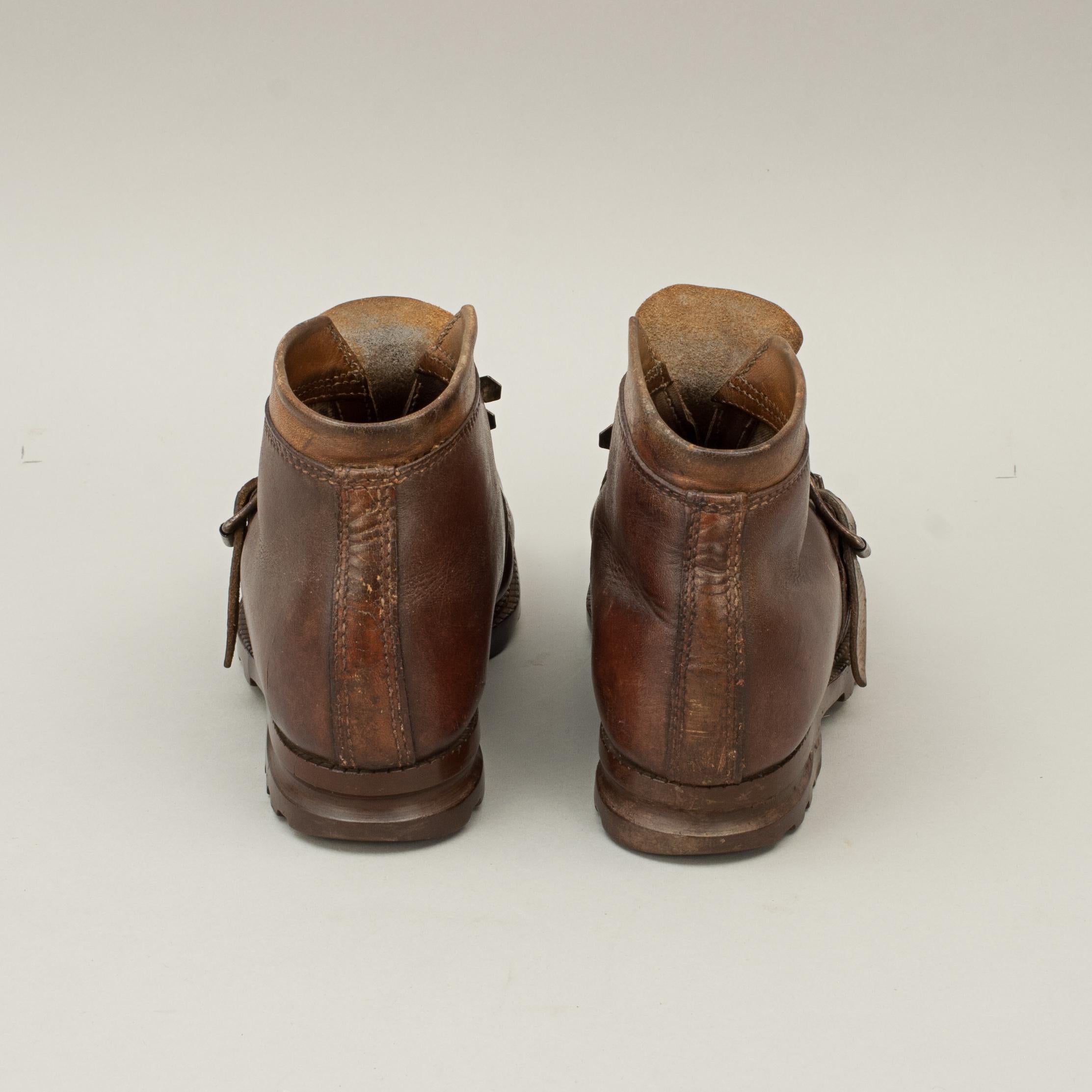Paire de bottes de ski vintage pour enfants en cuir, Wasserdicht Bon état - En vente à Oxfordshire, GB