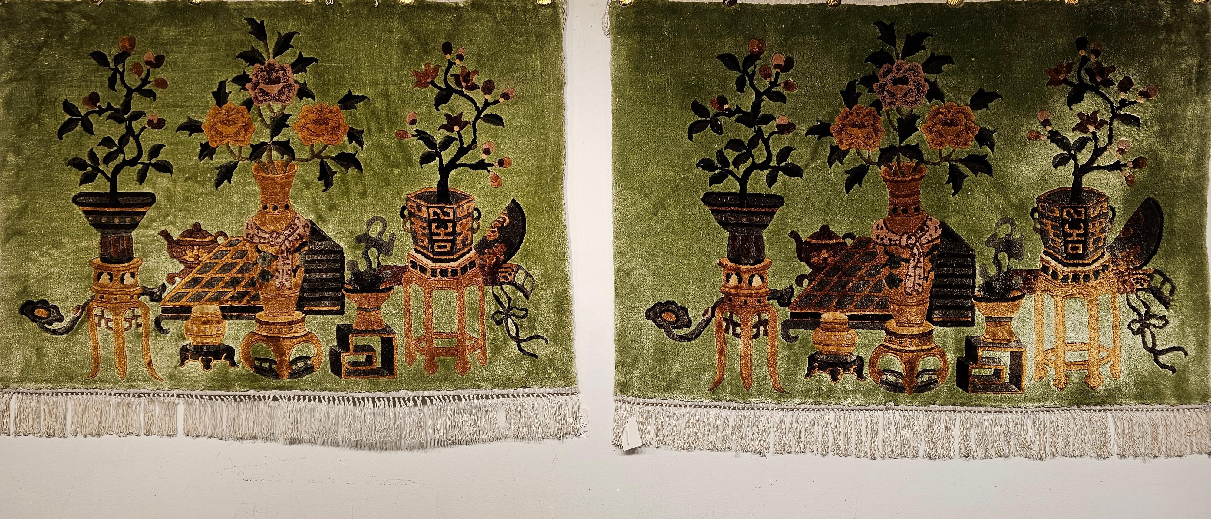 Paire de tapis graphiques chinois Art Déco vintage en soie avec motif de vase en vente 7