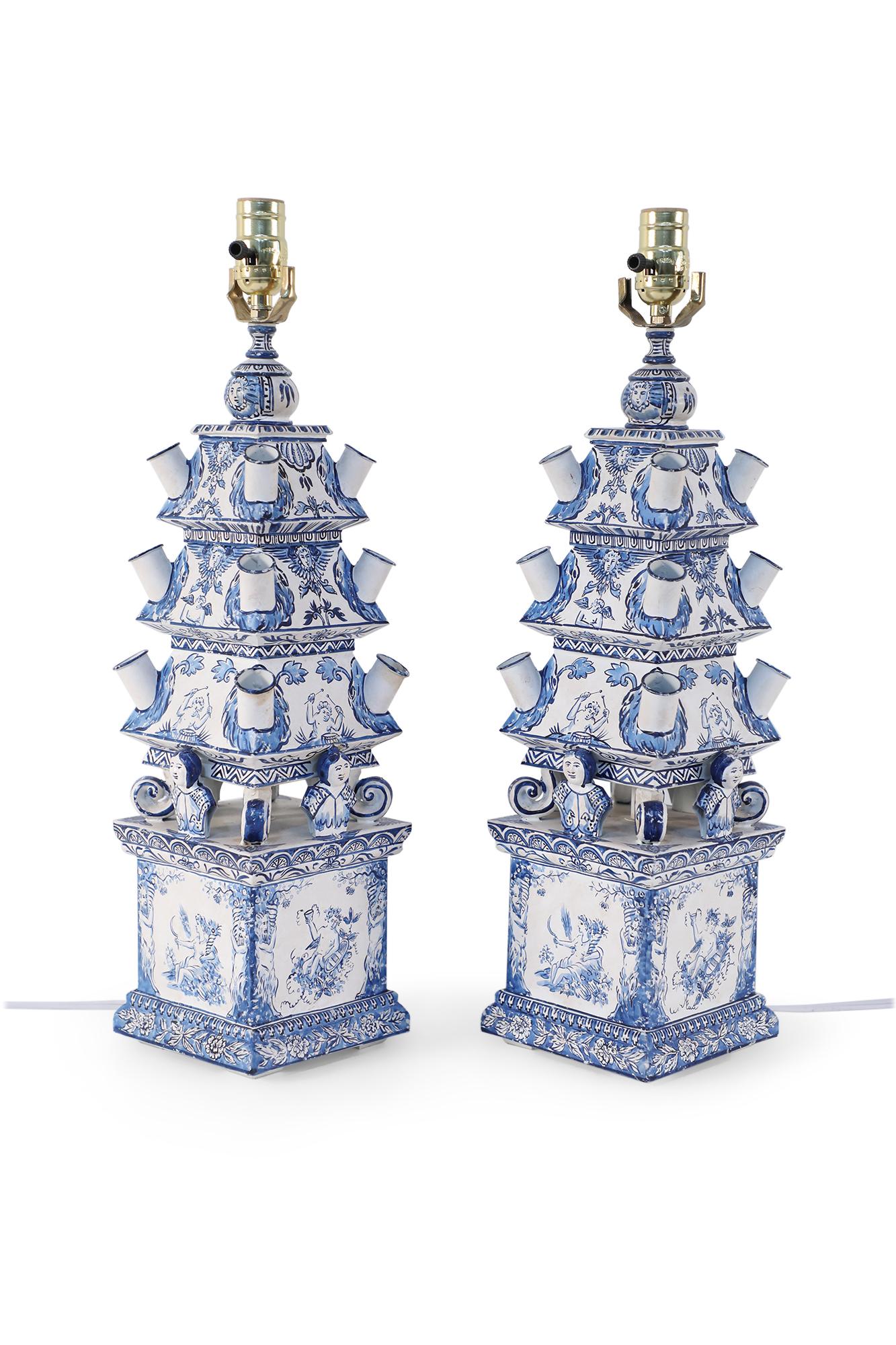 Pair of Vintage Chinese Blue and White Tiered Tole Tulipiere Table Lamps In Good Condition In New York, NY