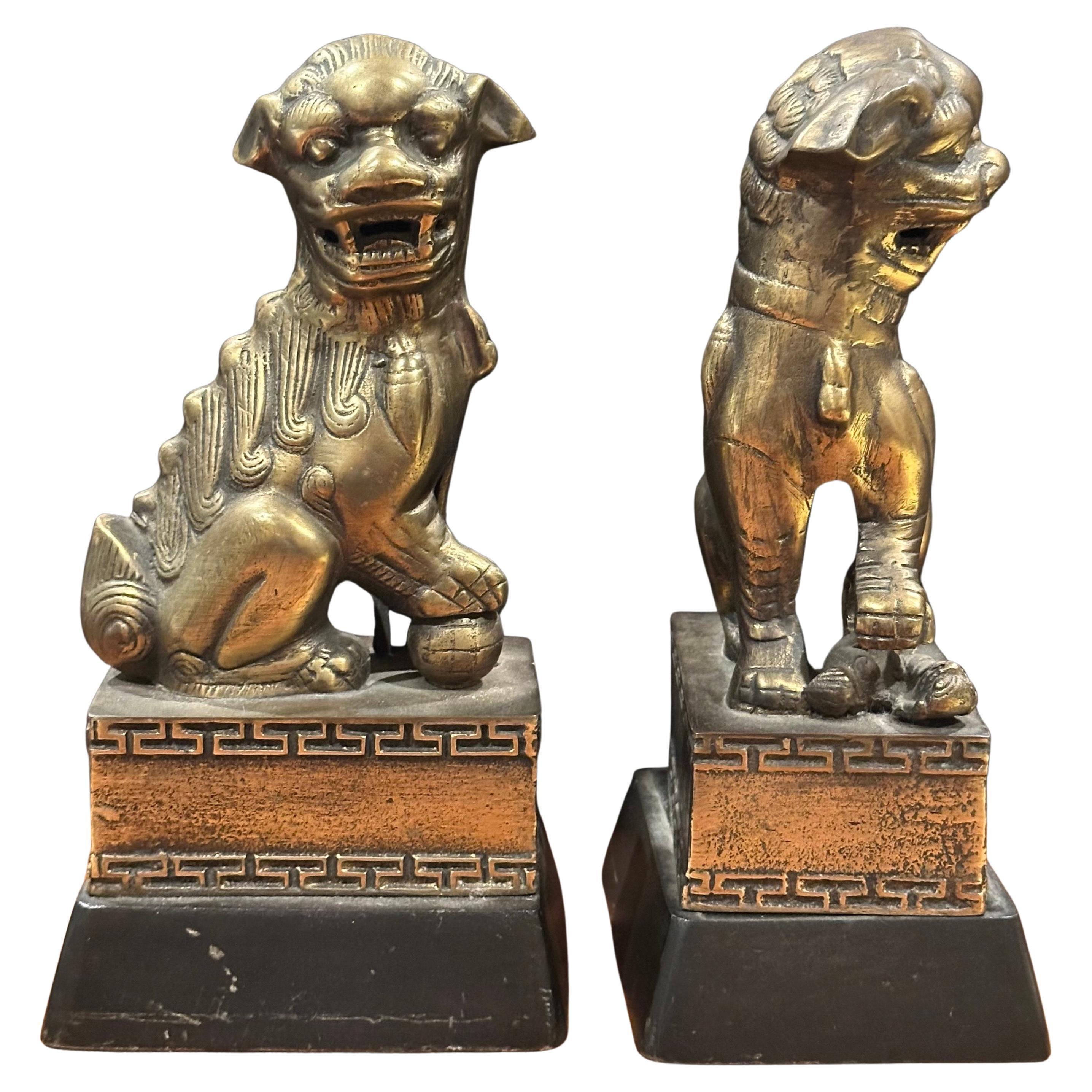 Cinese Coppia di cani da caccia cinesi d'epoca in ottone in vendita