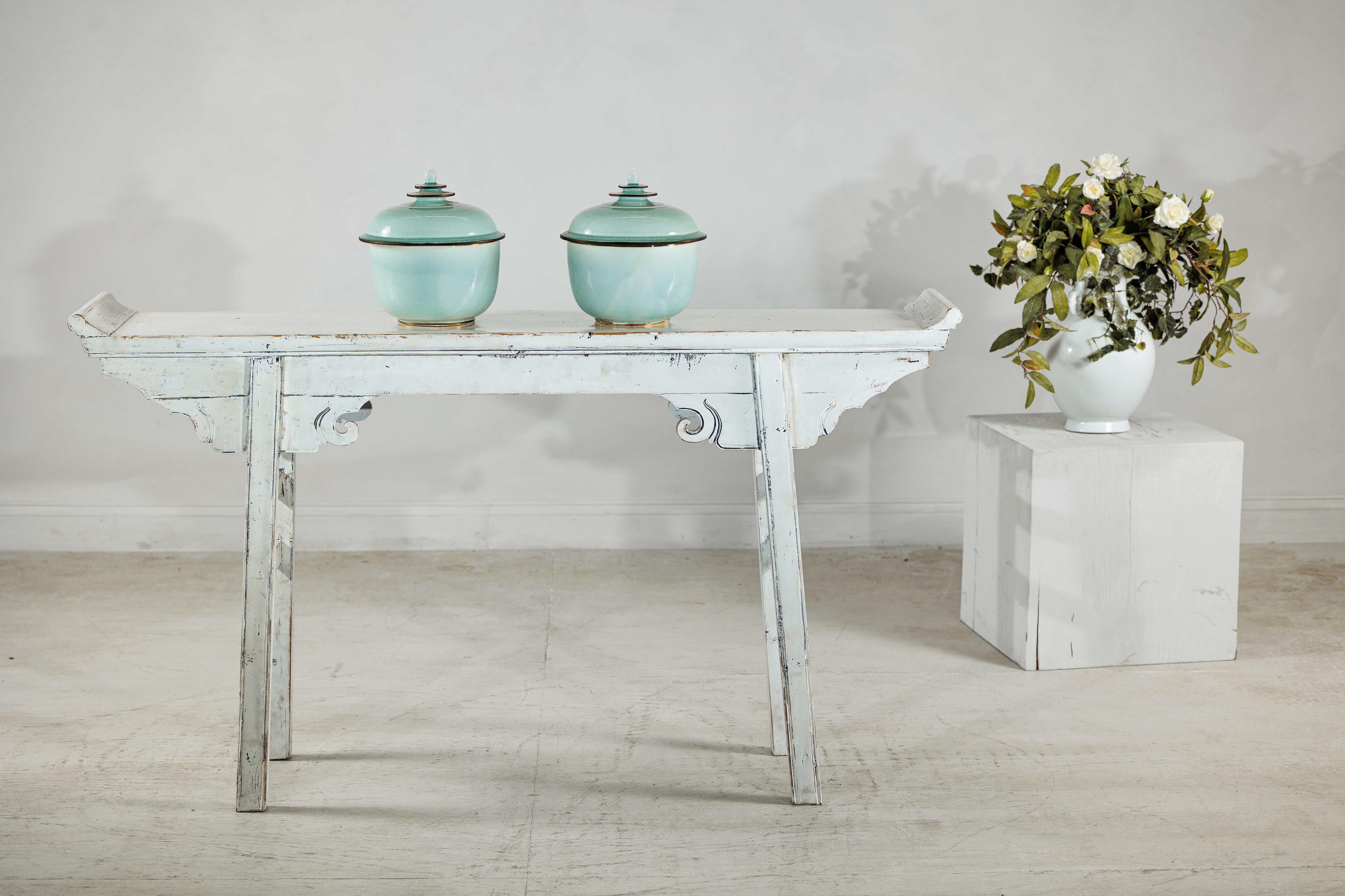 Cinese Coppia di vasi cinesi d'epoca con coperchio in celadon, smaltatura a crepe e terminale a gradini in vendita