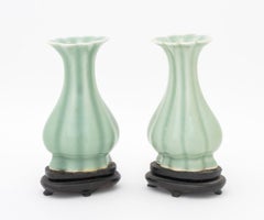 Coppia di vasi vintage cinesi “Yuhuchunping” in porcellana celadon