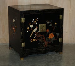 Paar chinesische Chinoiserie- Seifenstein-Beistelltische im Vintage-Stil, Nachttische