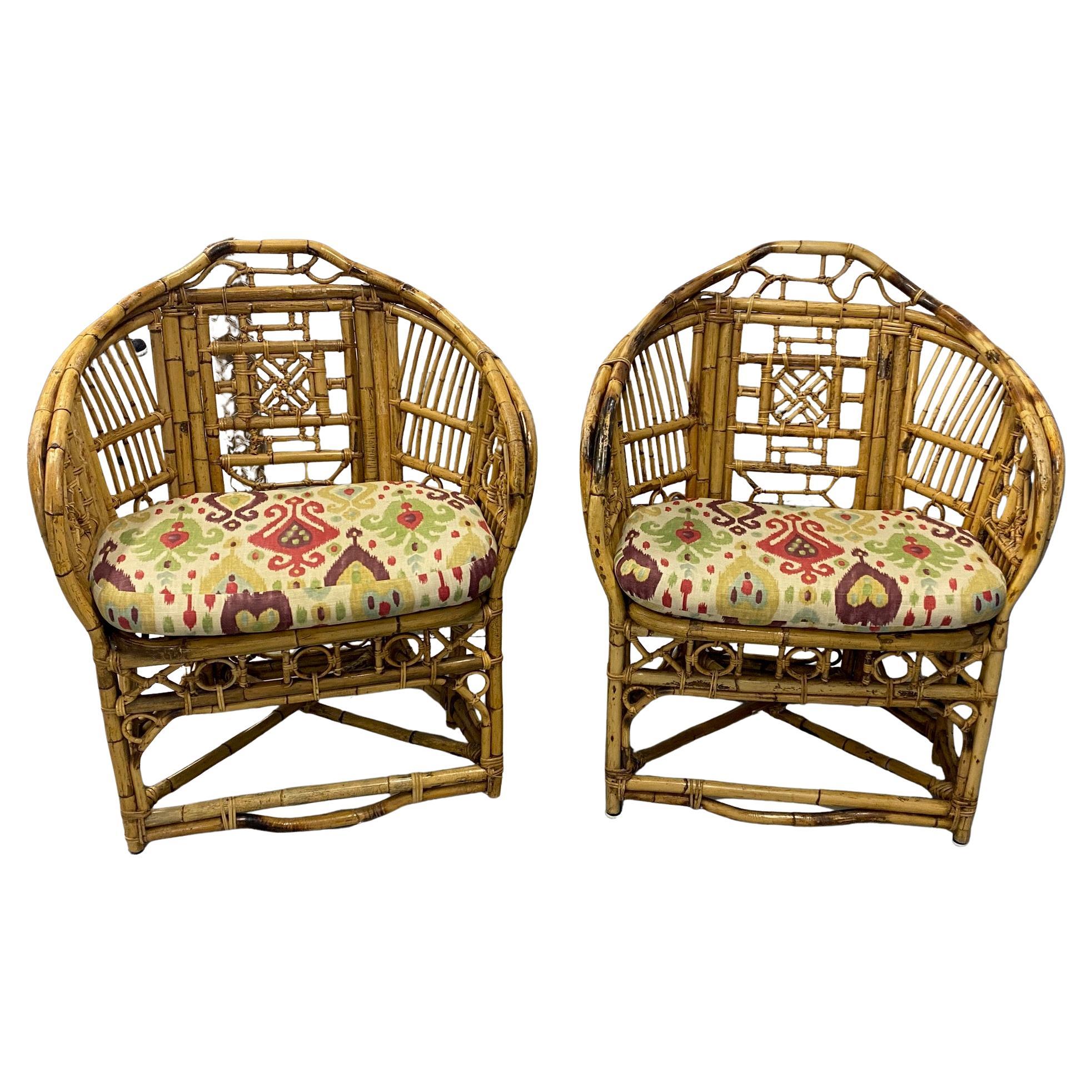 Coppia di sedie da salotto cinesi d'epoca in bambù e rattan in stile Chippendale