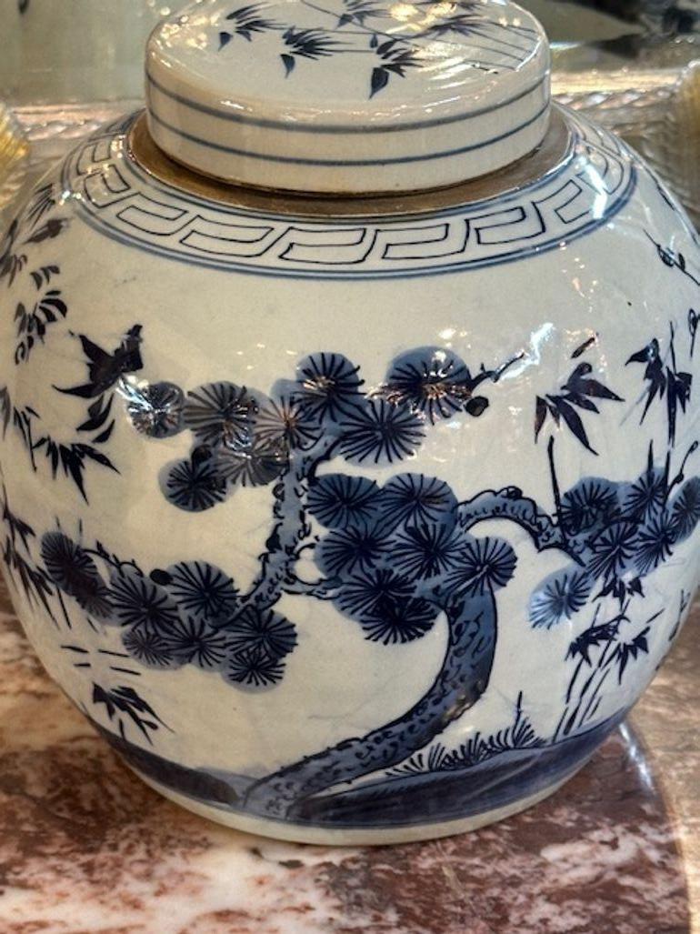 Pair of Vintage Chinese Covered Jars In Good Condition For Sale In Dallas, TX