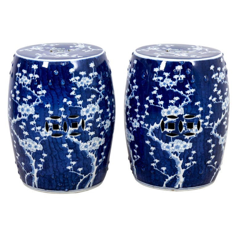 Pair Of Vintage Chinese Export Blue And White Porcelain Garden Stools For At 1stdibs - Blue And White Porcelain Garden Stool