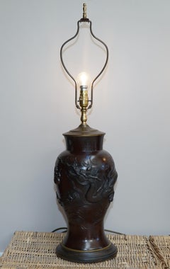 Paire de lampes de table vintage en bronze exporté de Chine avec dragons & Décoration florale