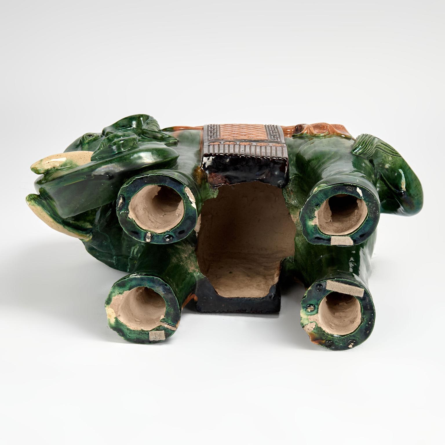 Coppia di sedute da giardino o di supporti per elefanti in terracotta smaltata cinese d'epoca in vendita 11