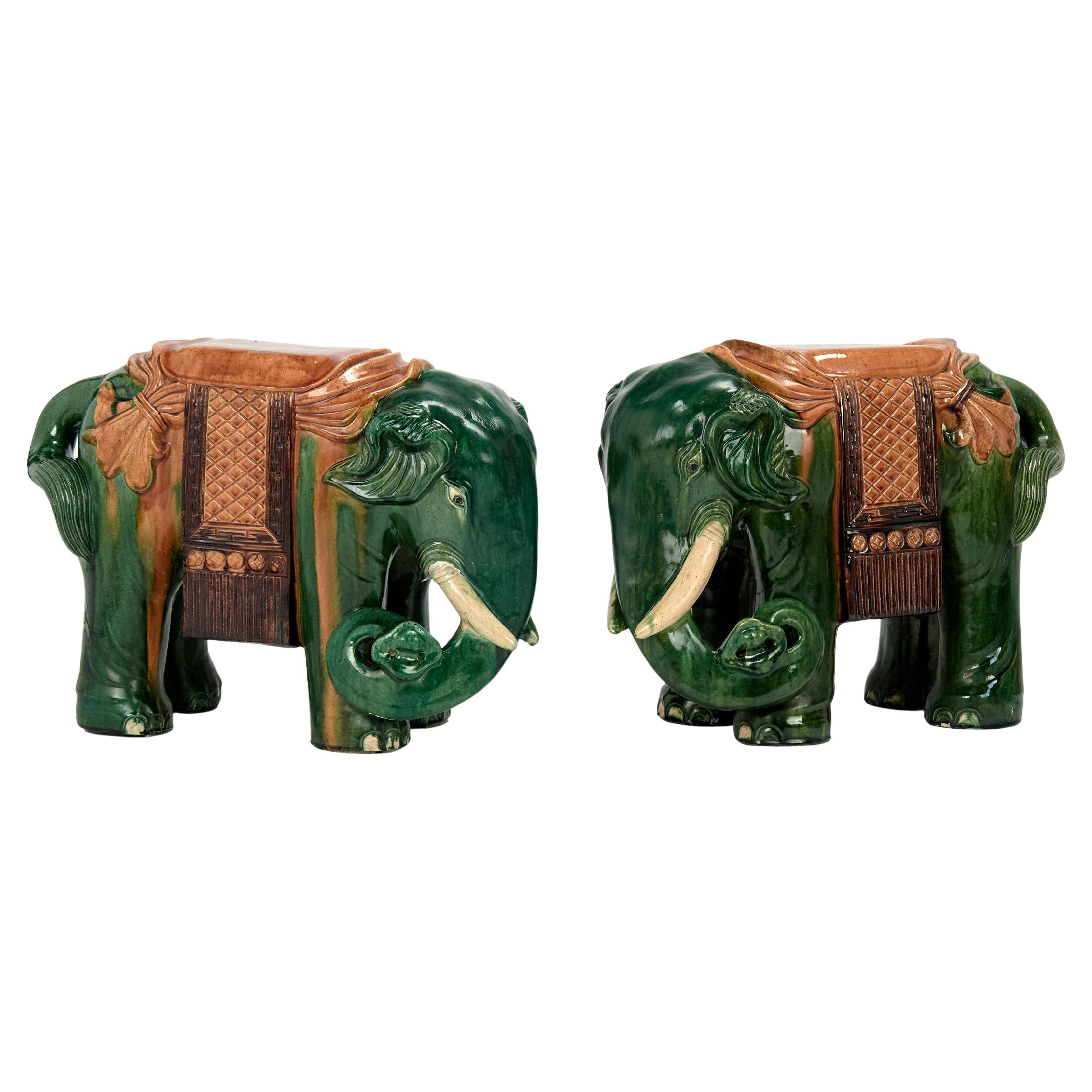 Coppia di sedute da giardino o di supporti per elefanti in terracotta smaltata cinese d'epoca in vendita